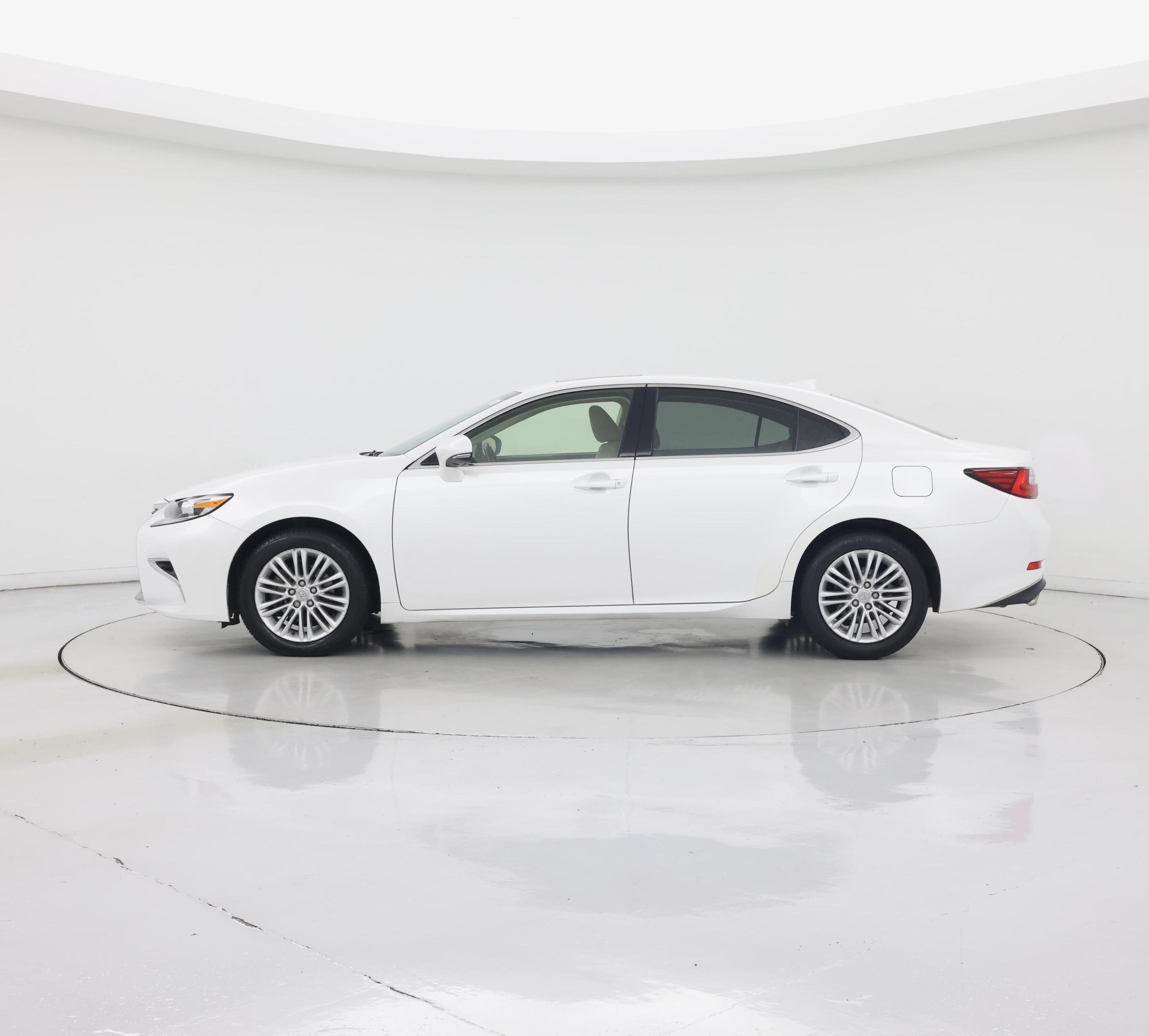 Thumbnail: 2016 Lexus ES - 3