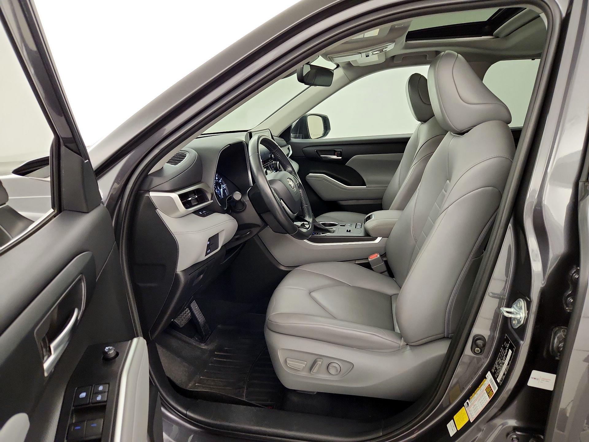 Thumbnail: 2021 Toyota Highlander - 11