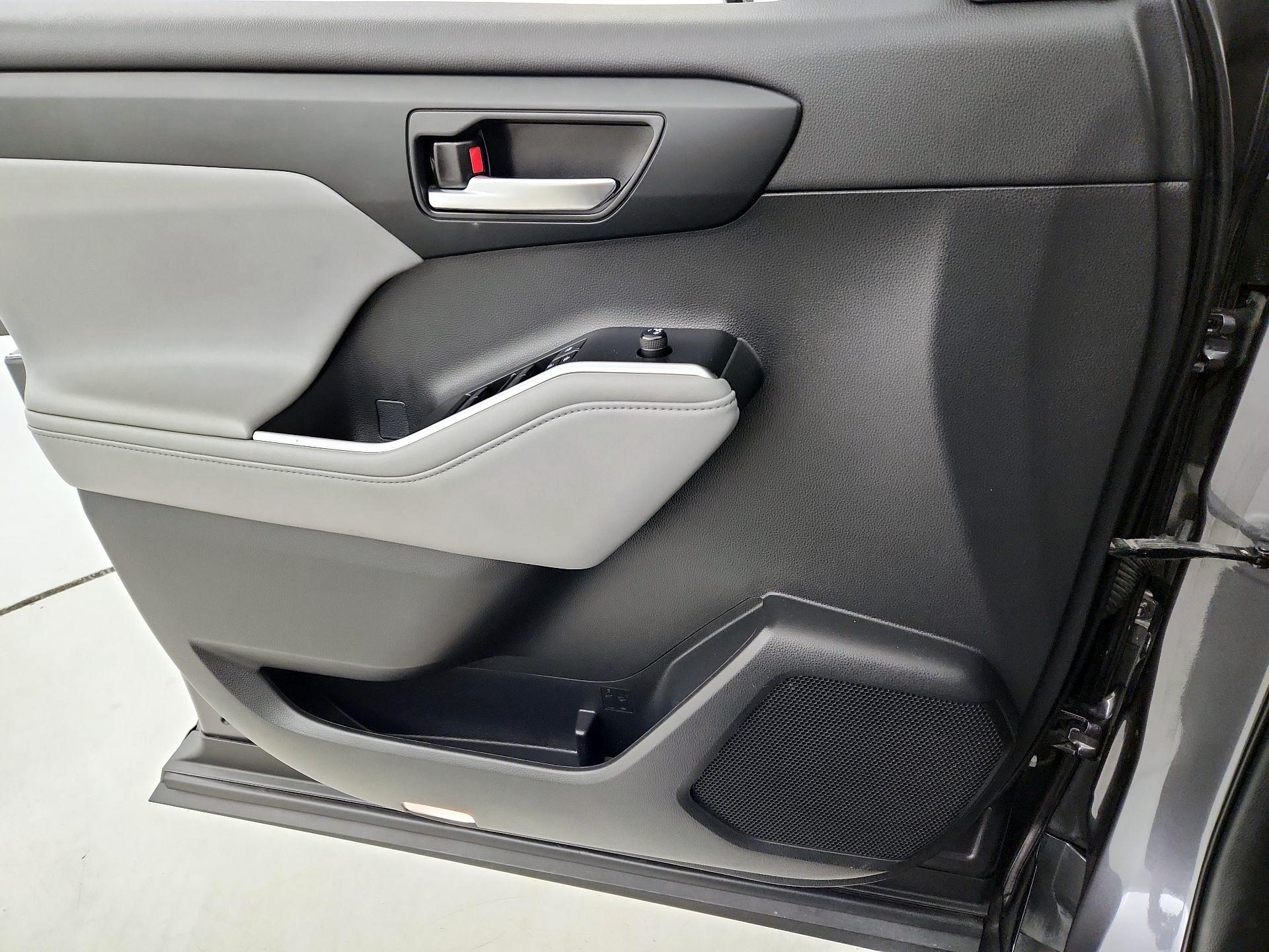 Thumbnail: 2021 Toyota Highlander - 12