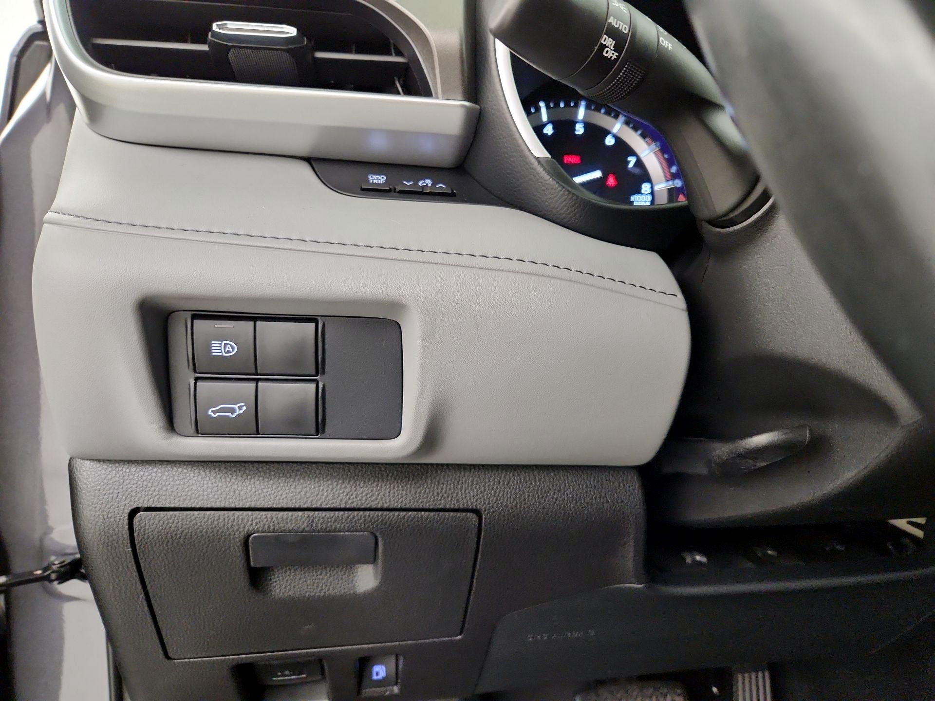 Thumbnail: 2021 Toyota Highlander - 13