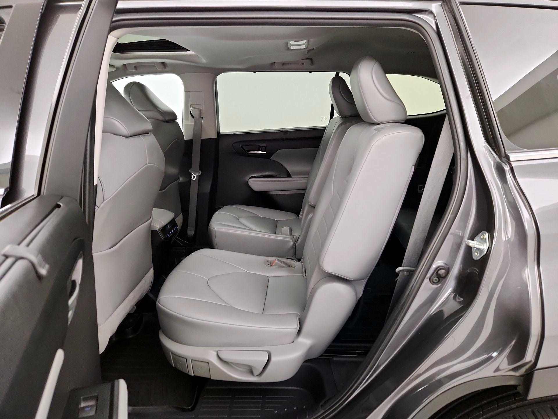 Thumbnail: 2021 Toyota Highlander - 20