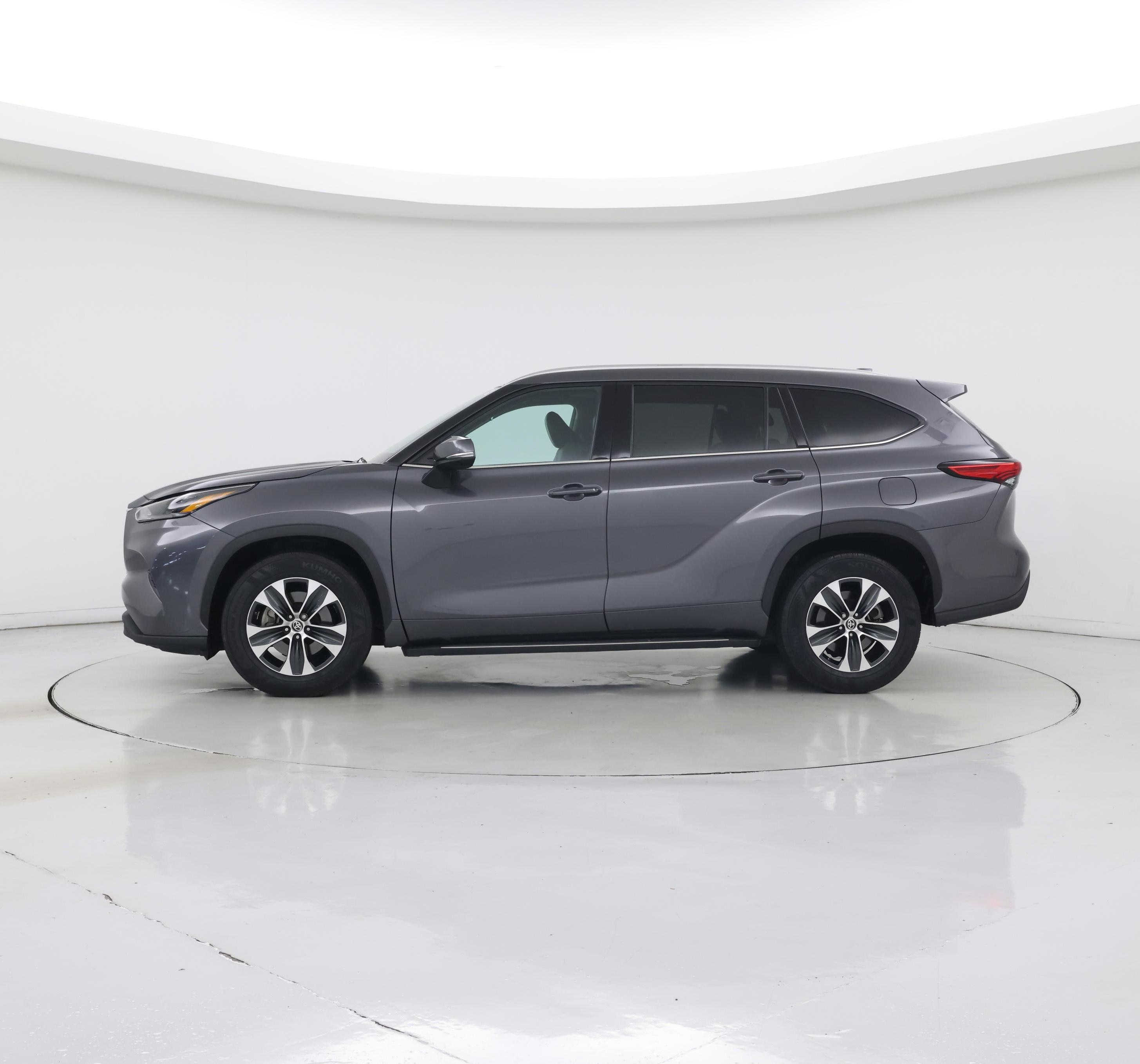 Thumbnail: 2021 Toyota Highlander - 3