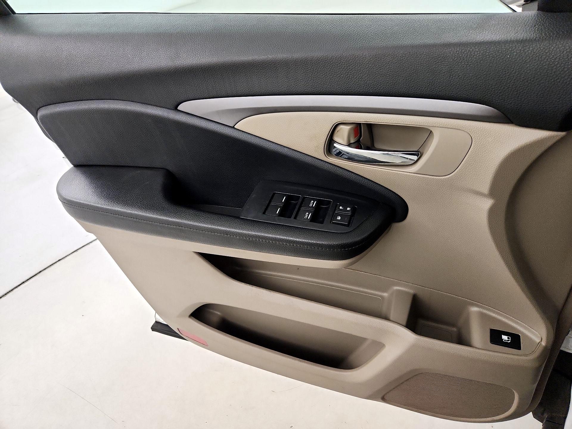 Thumbnail: 2020 Honda Pilot - 12