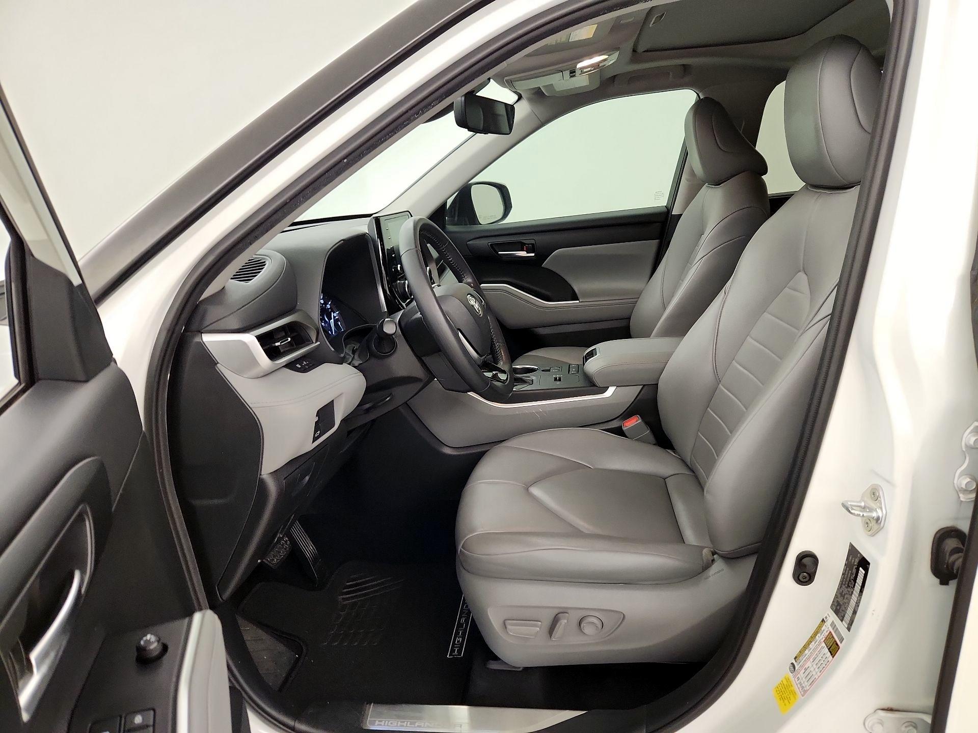 Thumbnail: 2020 Toyota Highlander - 11