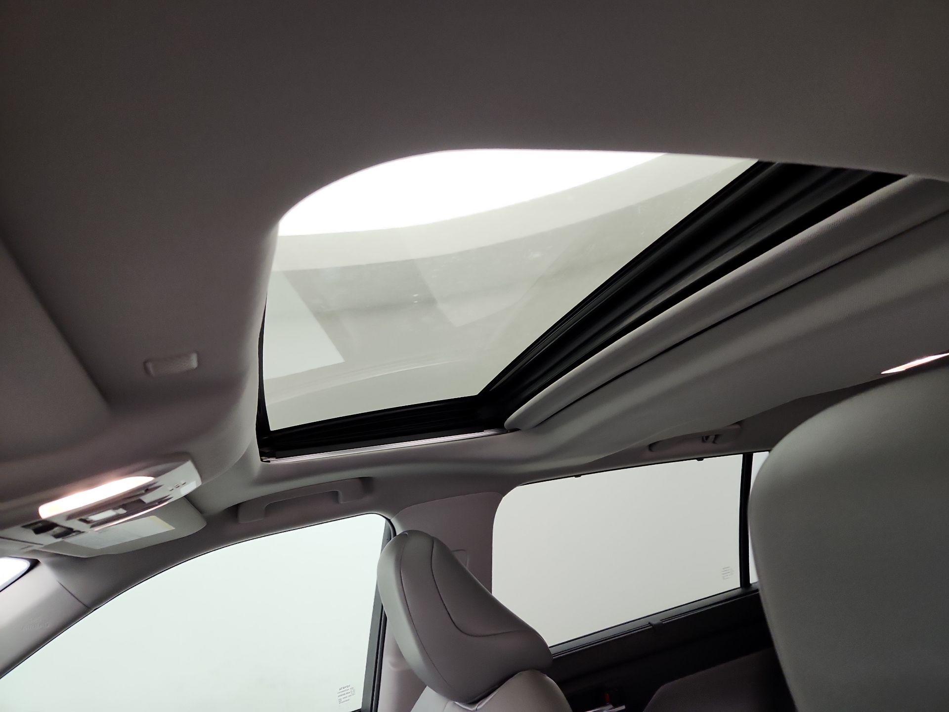 Thumbnail: 2020 Toyota Highlander - 19