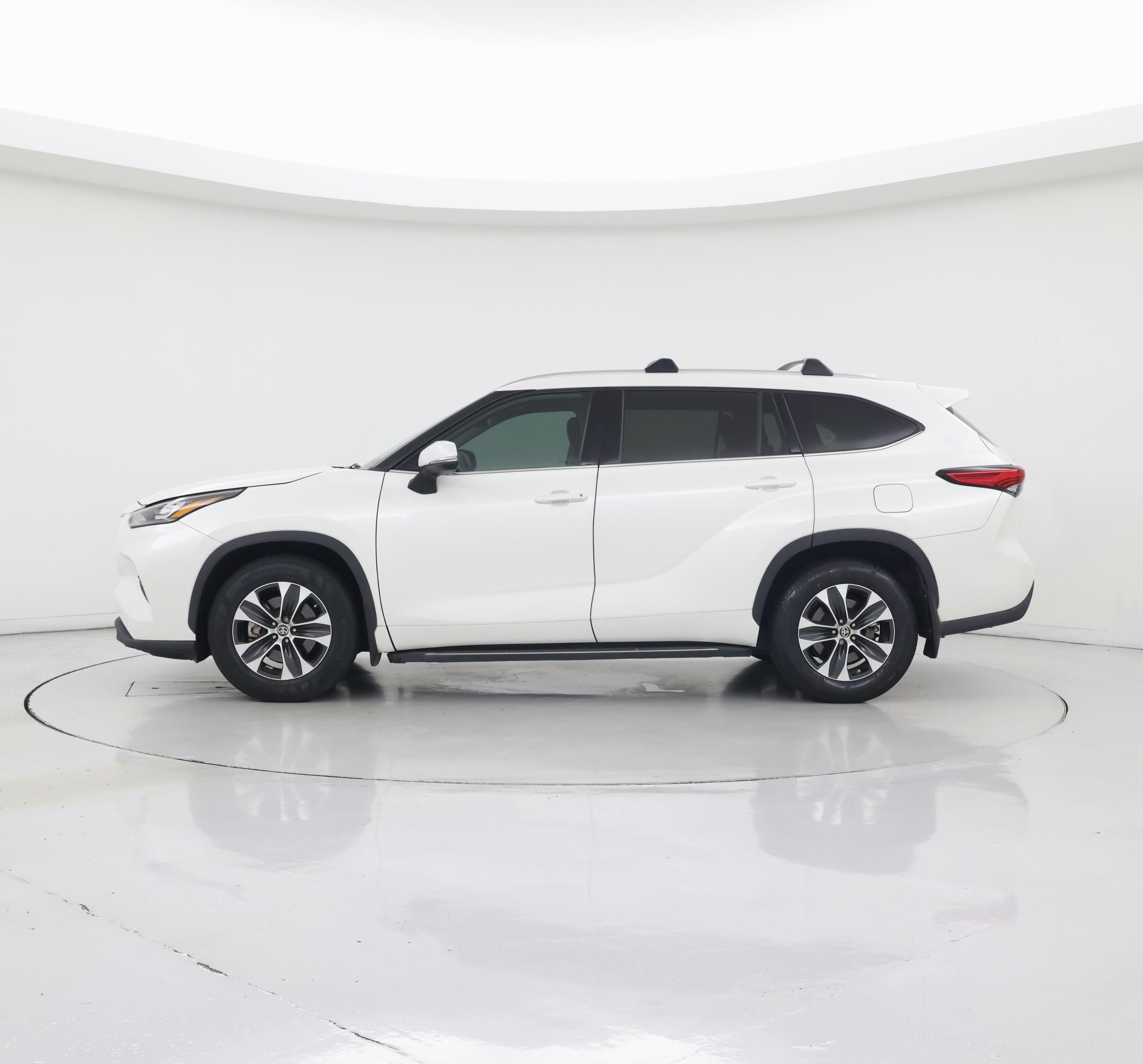 Thumbnail: 2020 Toyota Highlander - 3