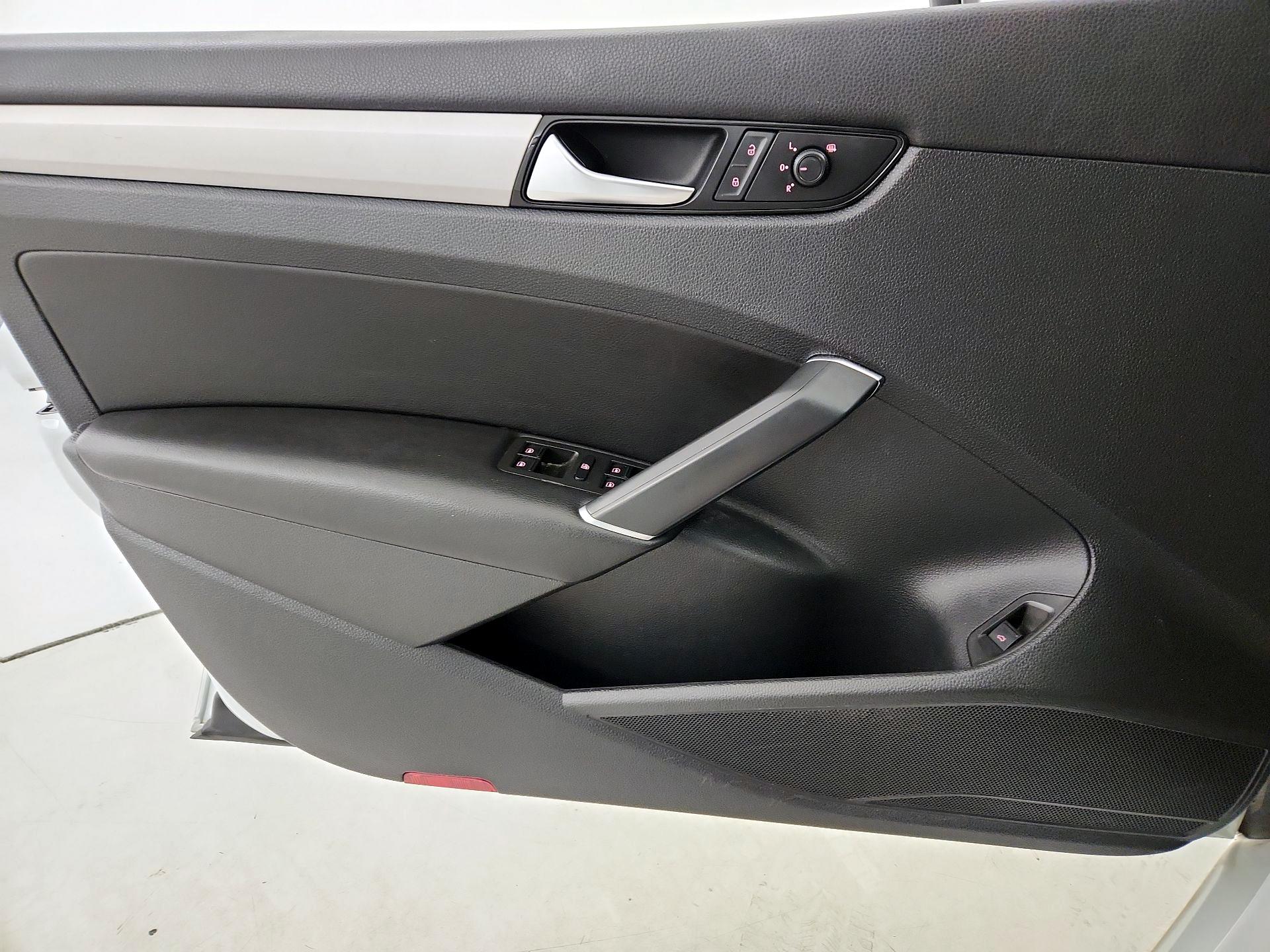 Thumbnail: 2020 Volkswagen Passat - 12