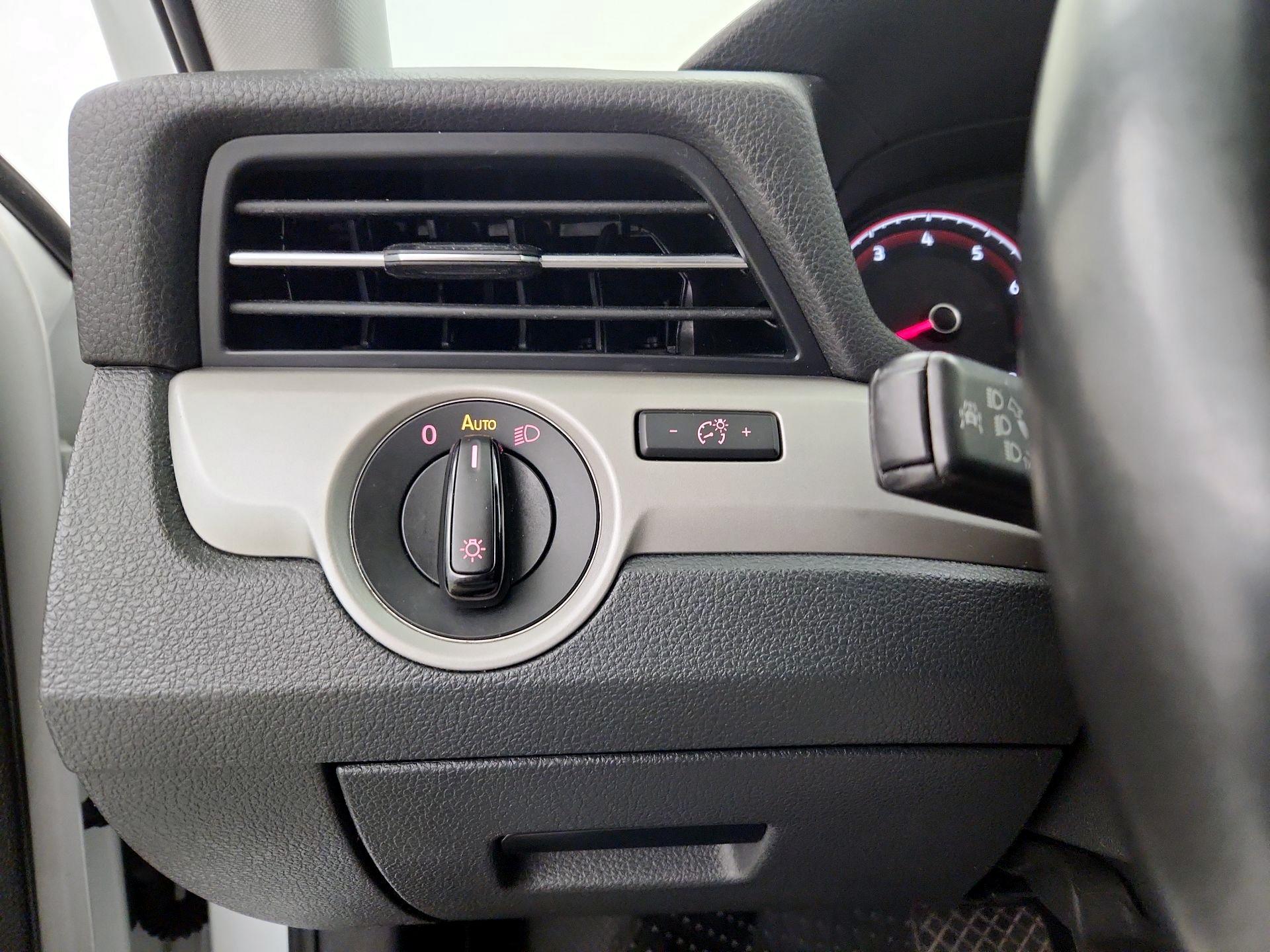 Thumbnail: 2020 Volkswagen Passat - 13