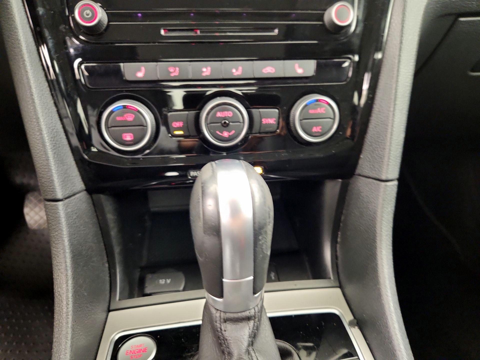 Thumbnail: 2020 Volkswagen Passat - 16