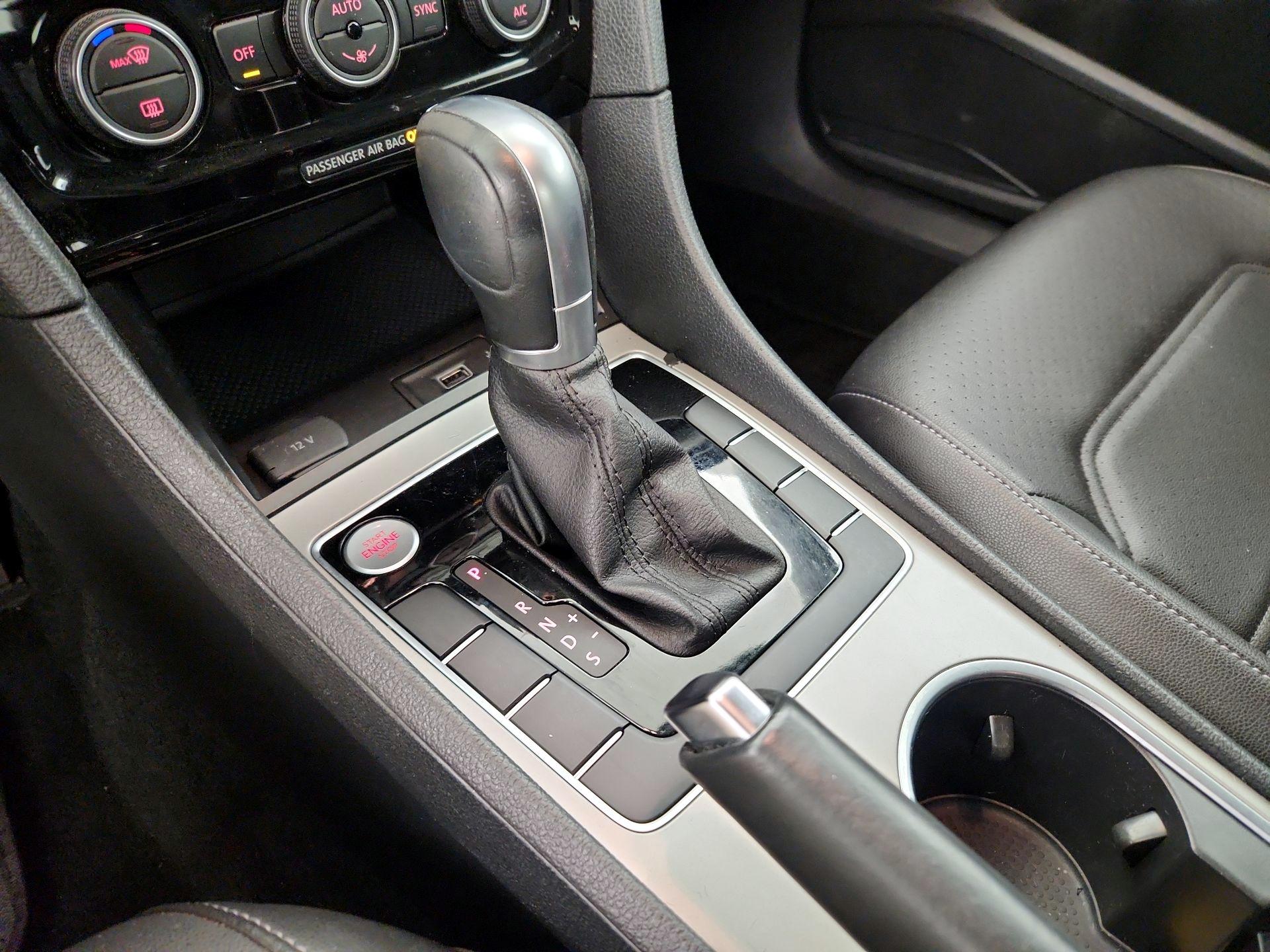 Thumbnail: 2020 Volkswagen Passat - 17