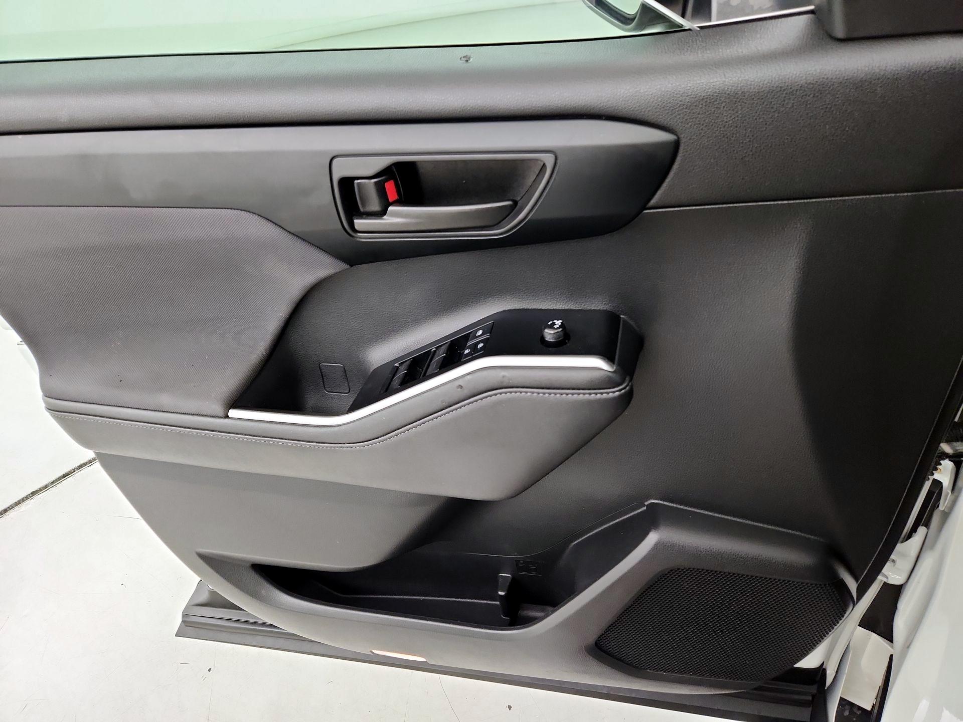 Thumbnail: 2020 Toyota Highlander - 12