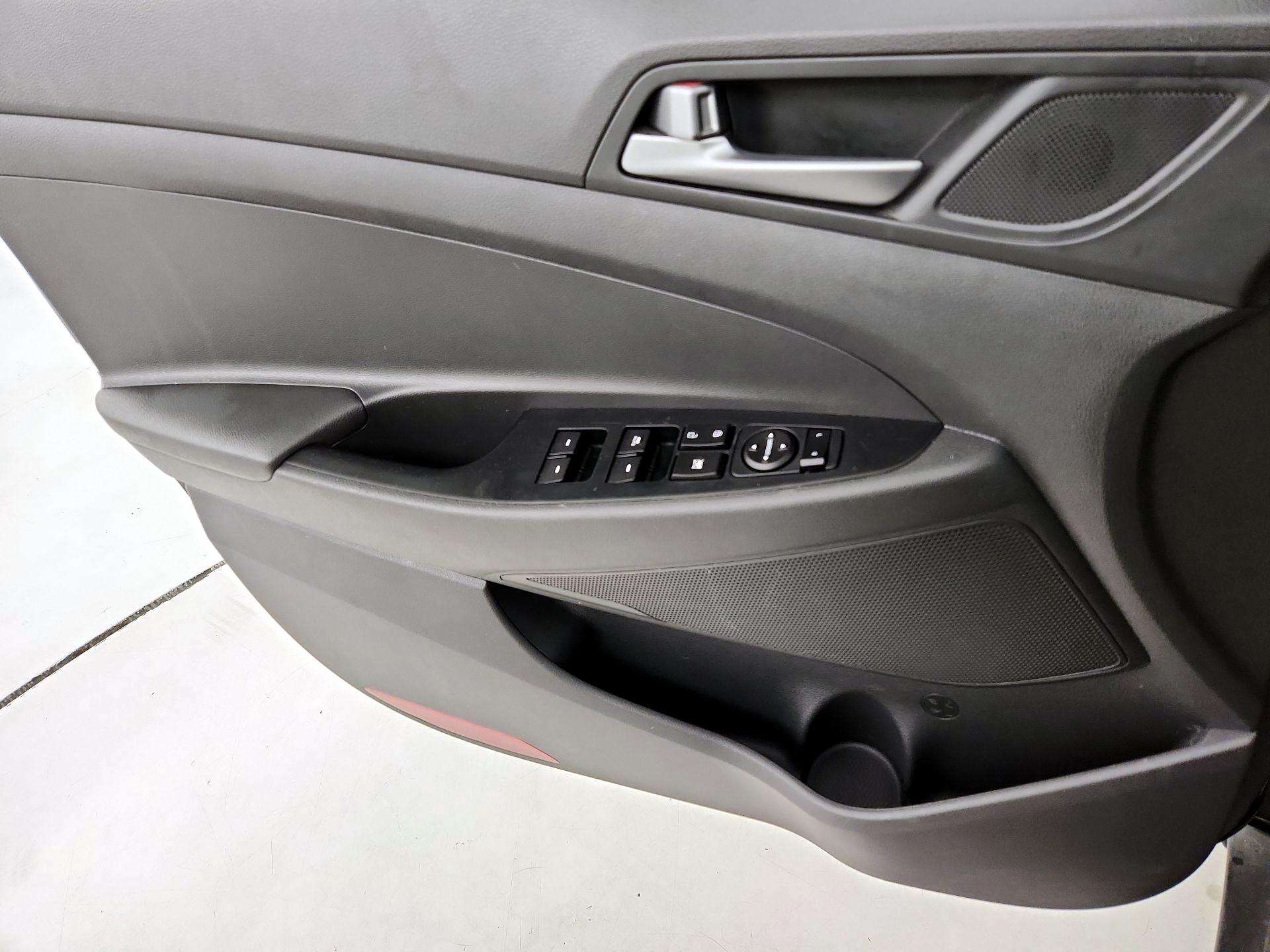 Thumbnail: 2017 Hyundai Tucson - 12