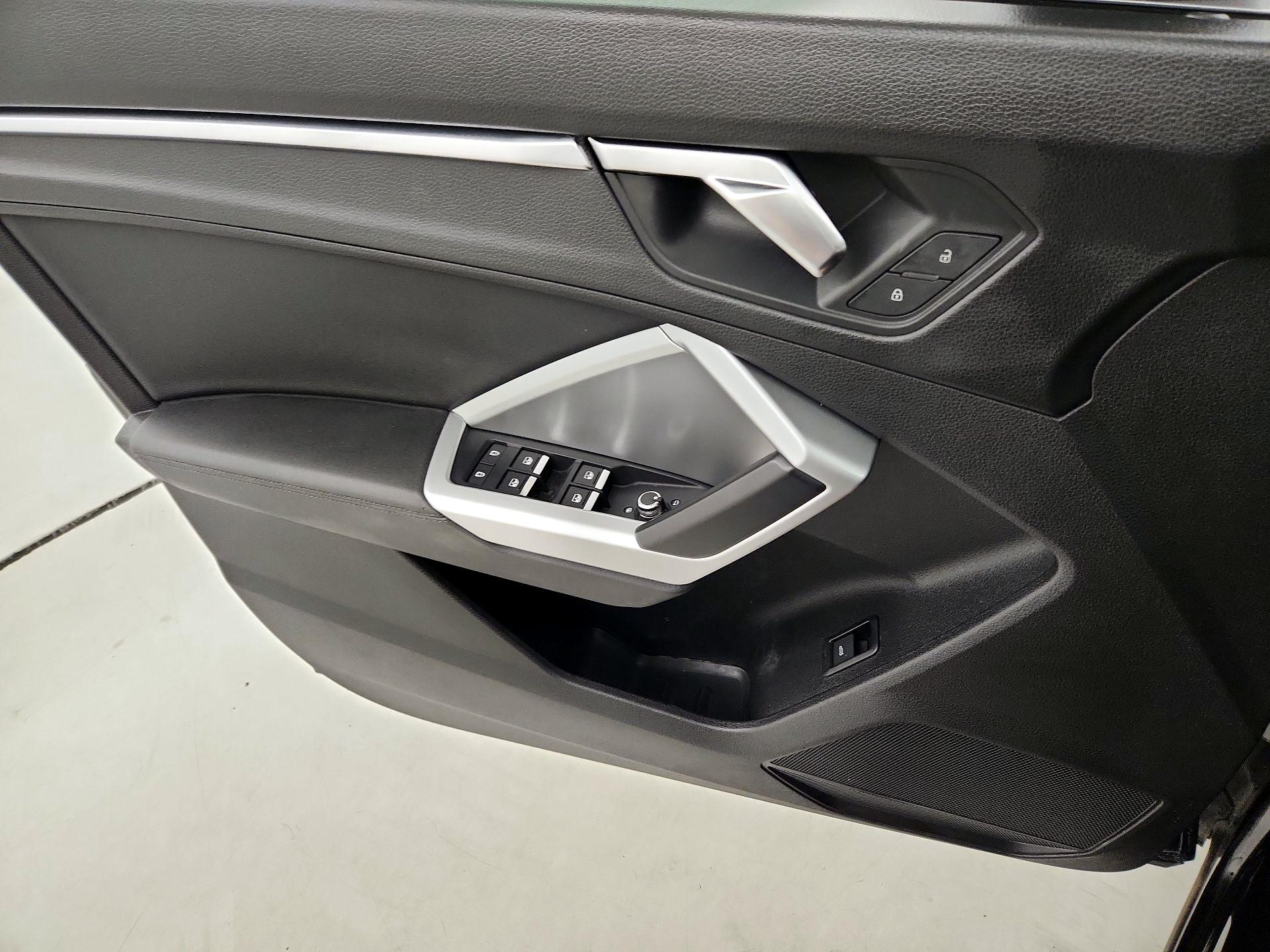 Thumbnail: 2019 Audi Q3 - 12