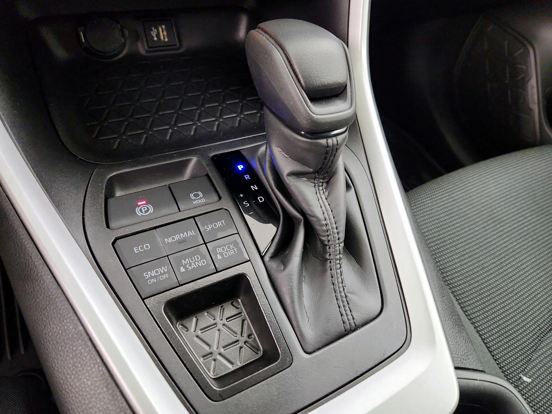 Thumbnail: 2024 Toyota RAV4 - 17