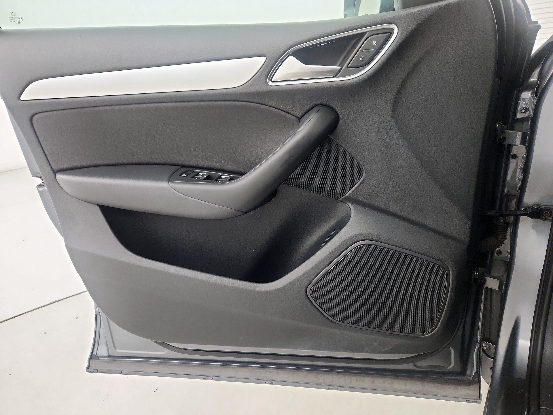 Thumbnail: 2017 Audi Q3 - 12