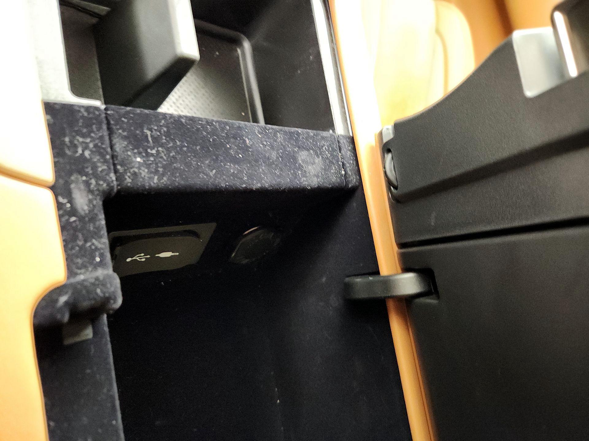 Thumbnail: 2018 Lexus LC - 19