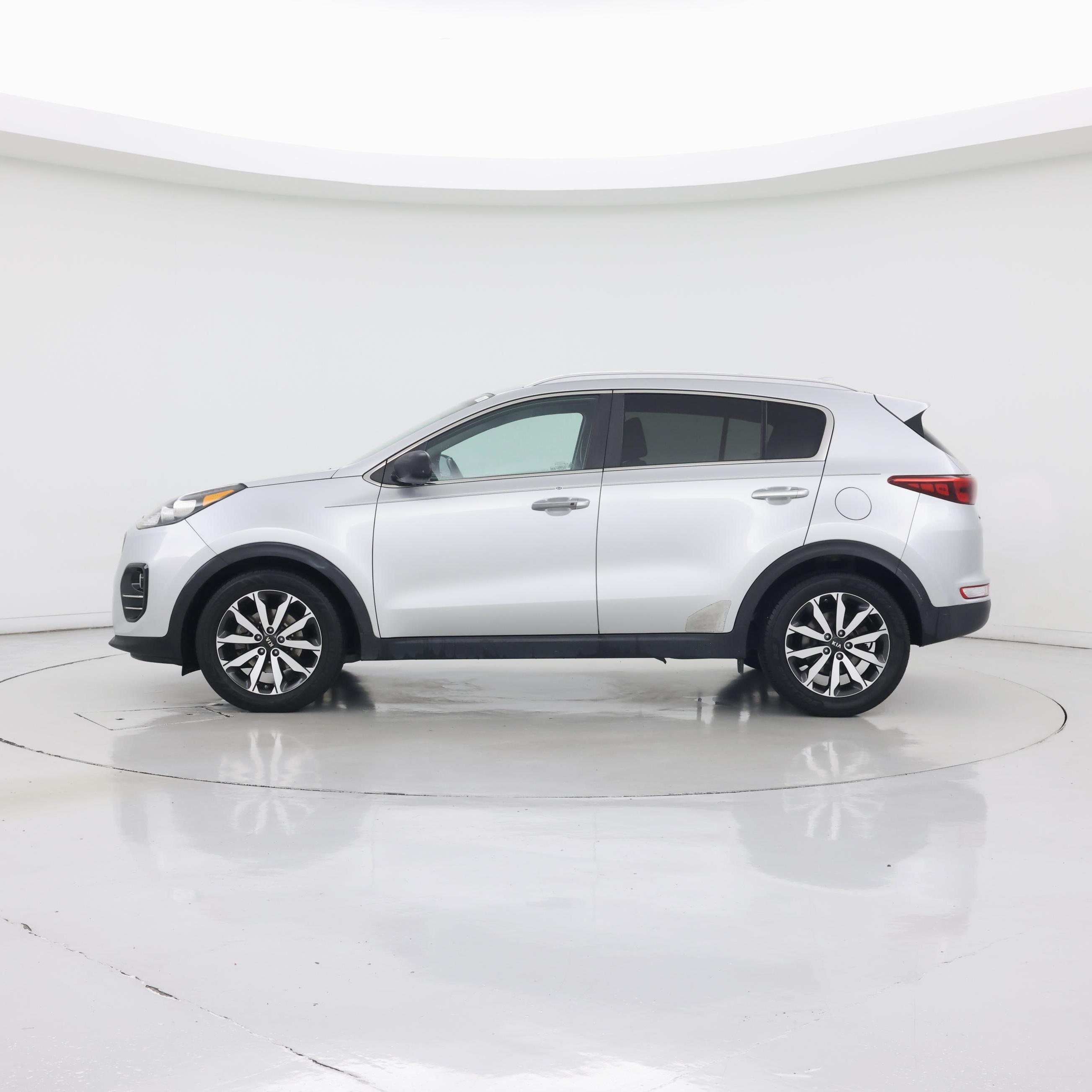 Thumbnail: 2017 Kia Sportage - 3