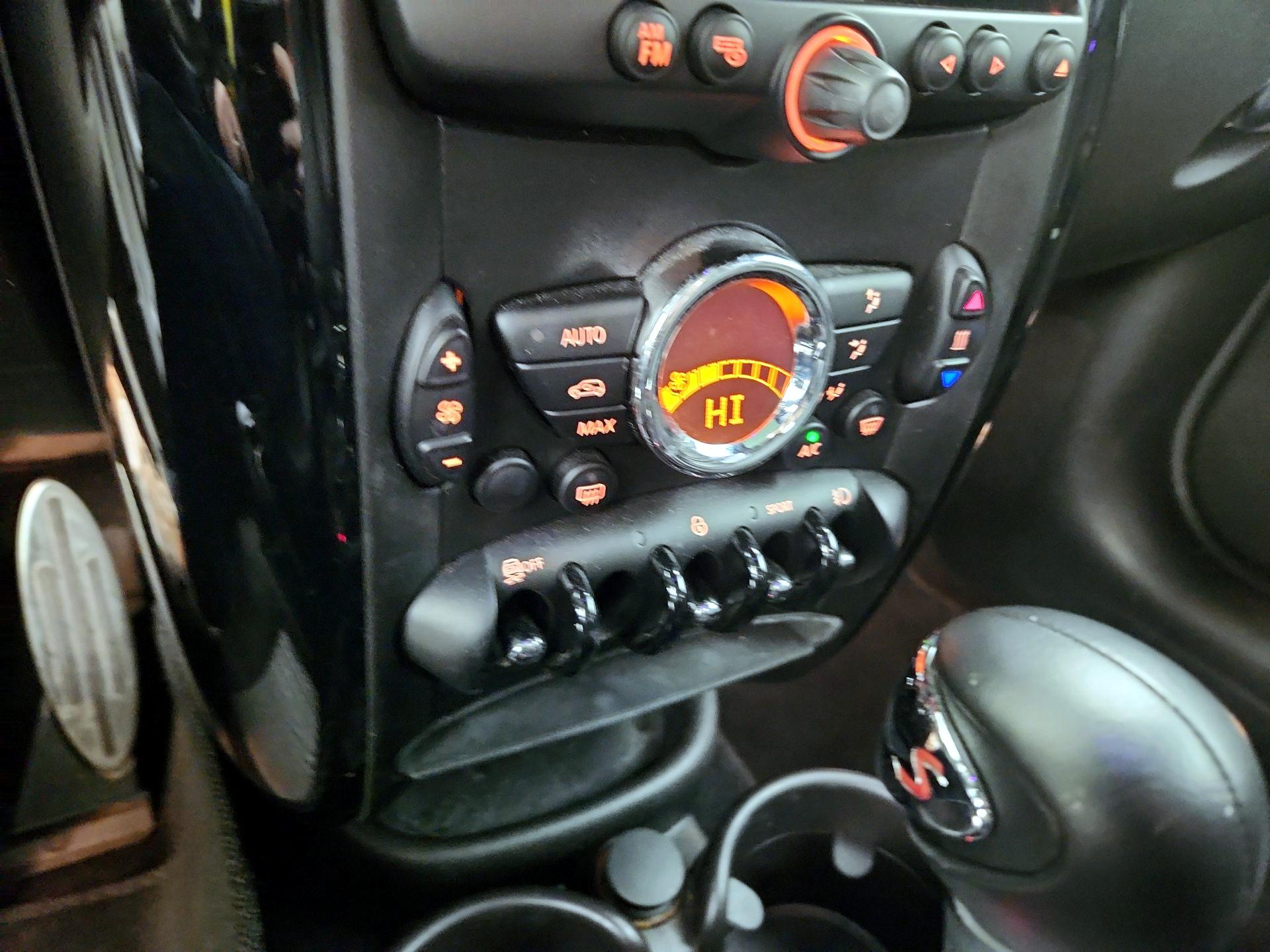 Thumbnail: 2015 MINI Cooper Countryman - 15