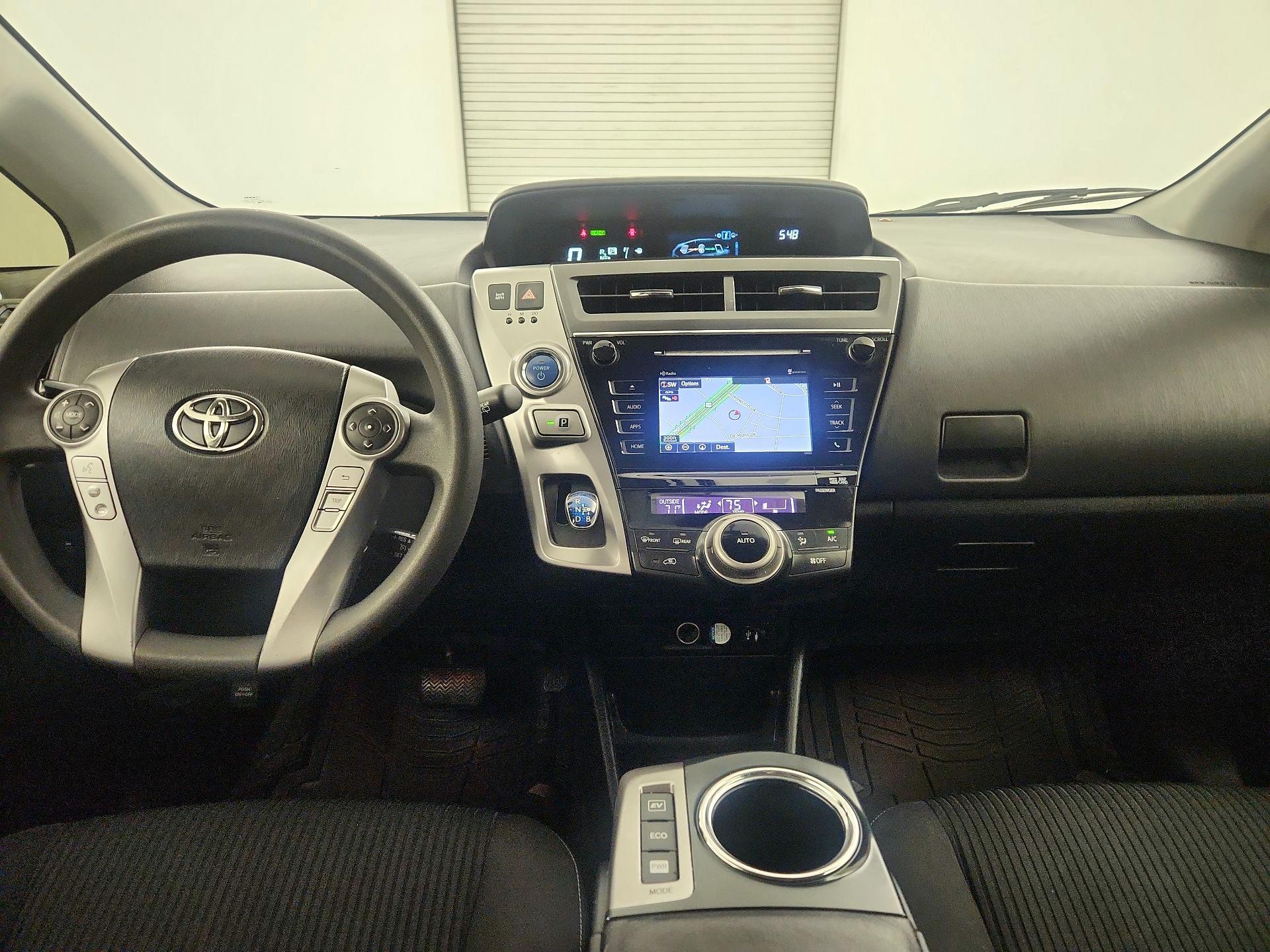 Thumbnail: 2015 Toyota Prius v - 9