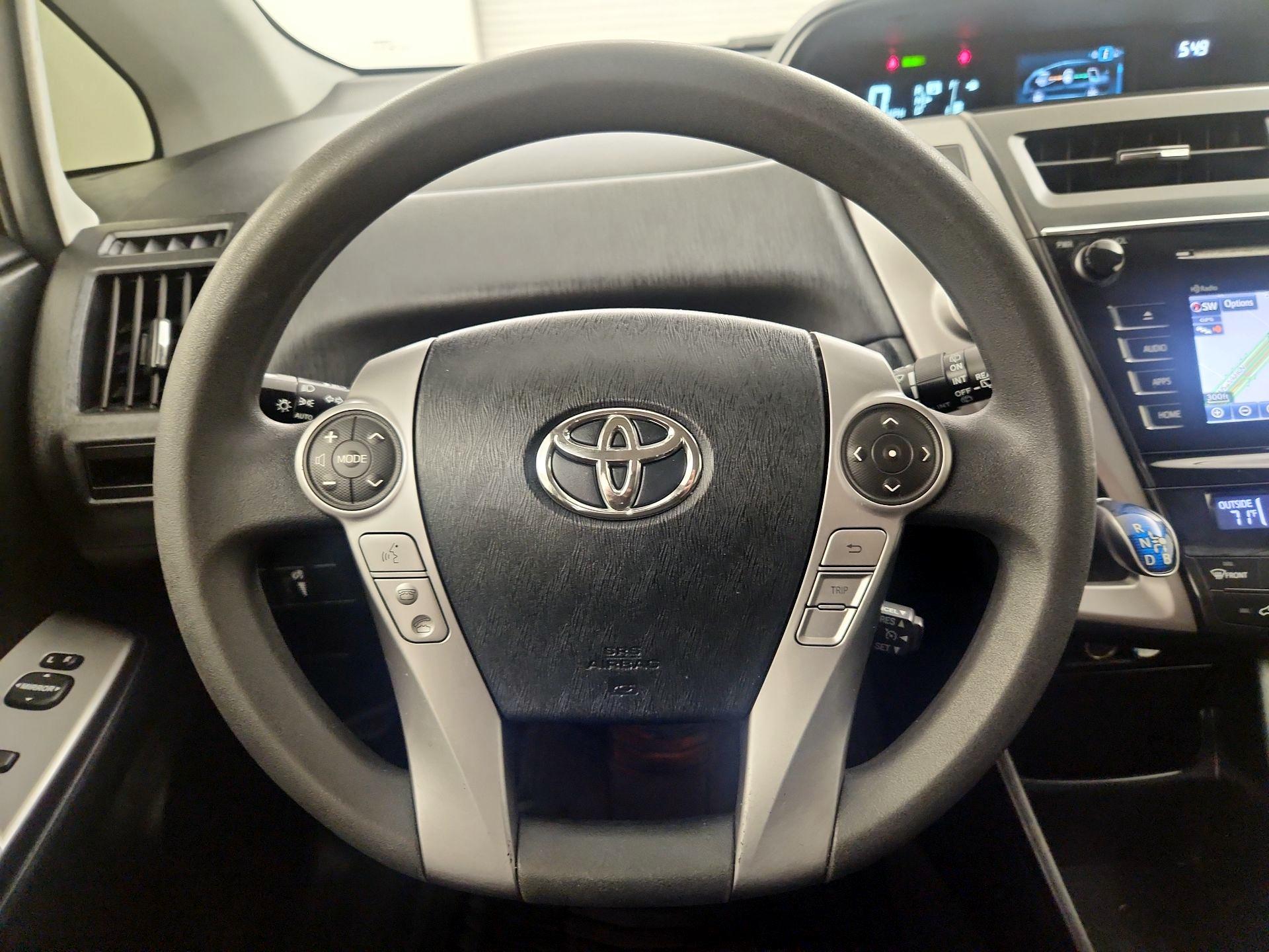 Thumbnail: 2015 Toyota Prius v - 10