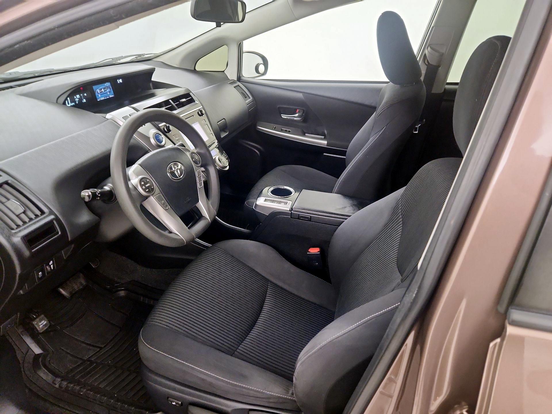 Thumbnail: 2015 Toyota Prius v - 11