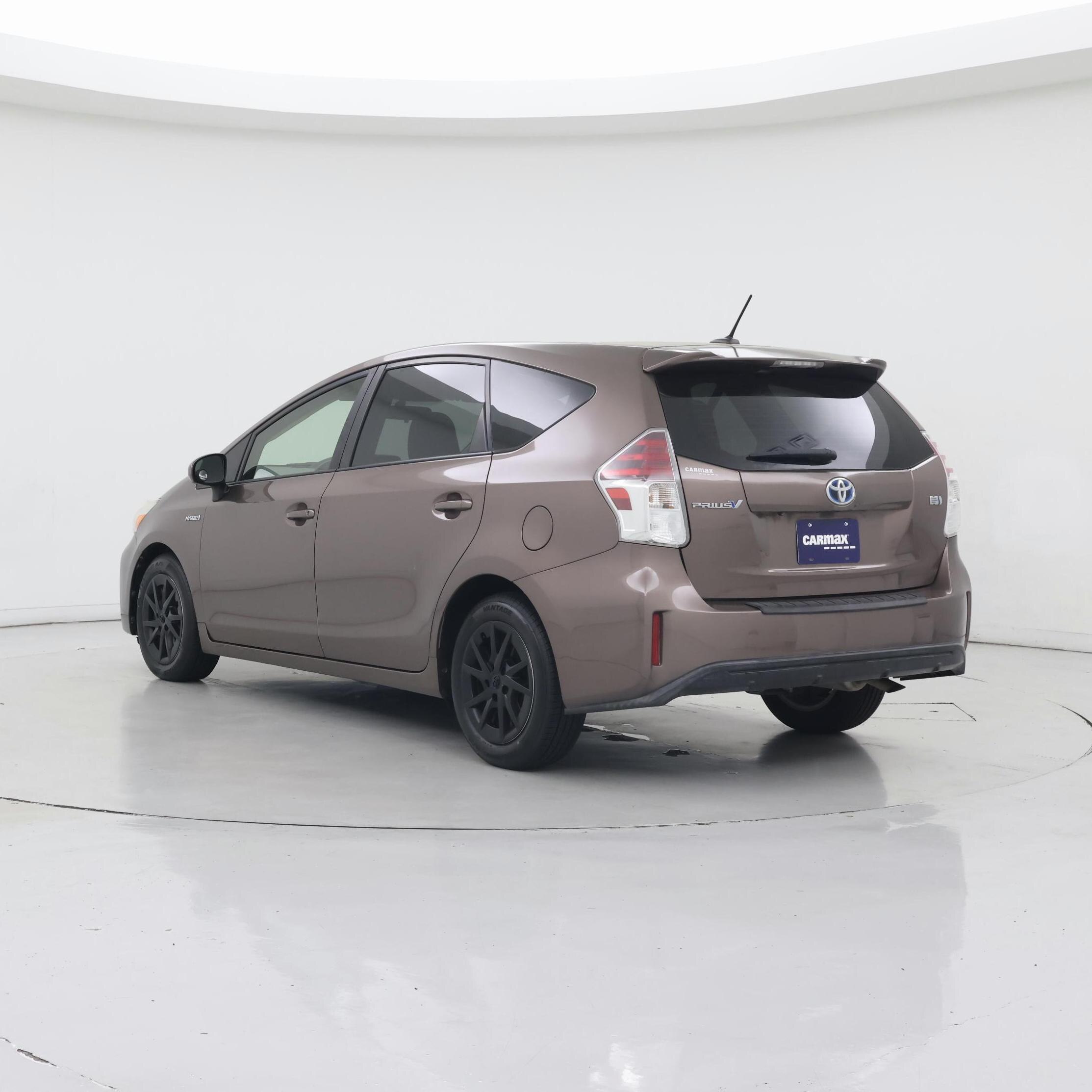 Thumbnail: 2015 Toyota Prius v - 2