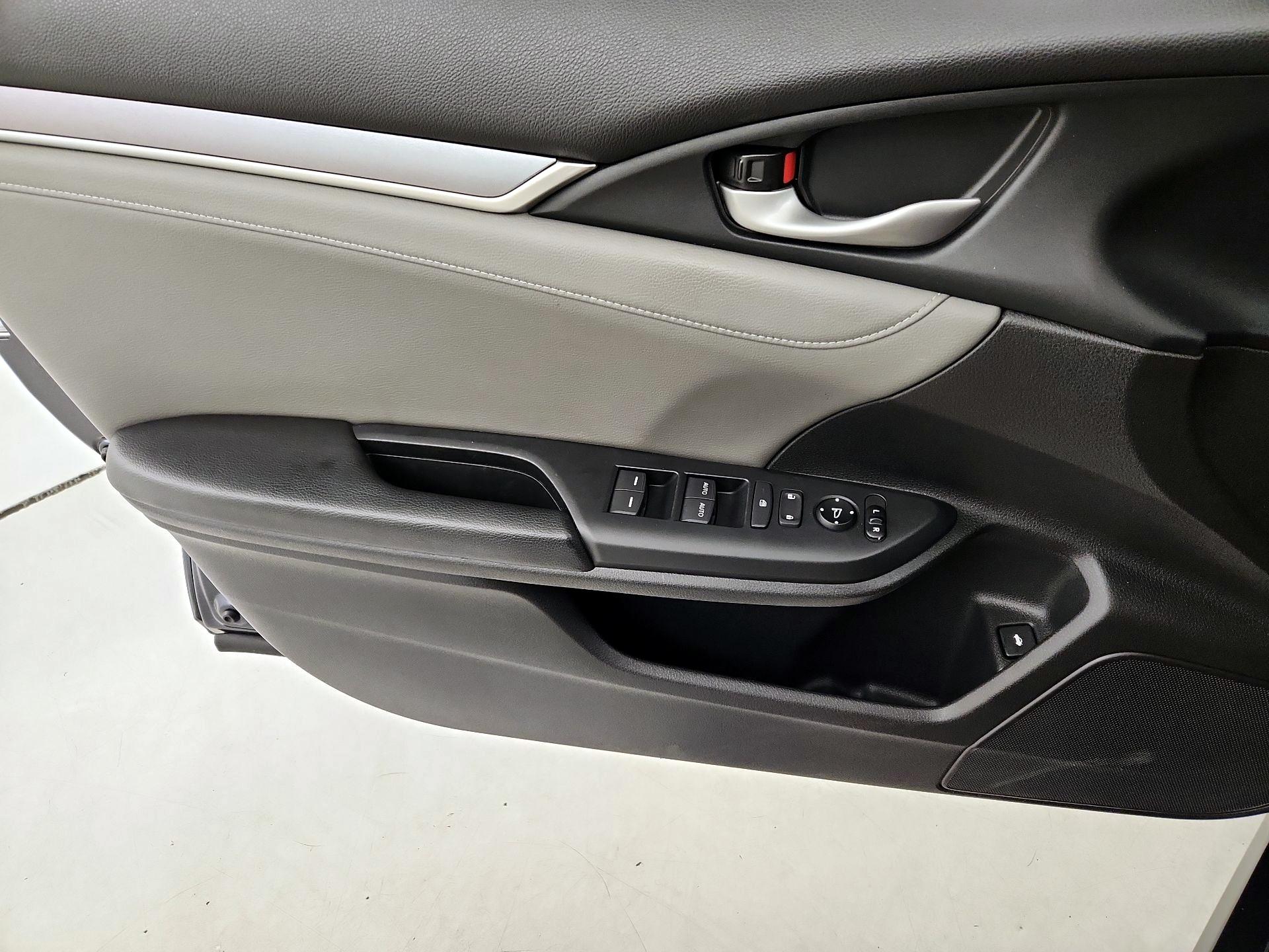 Thumbnail: 2016 Honda Civic - 12