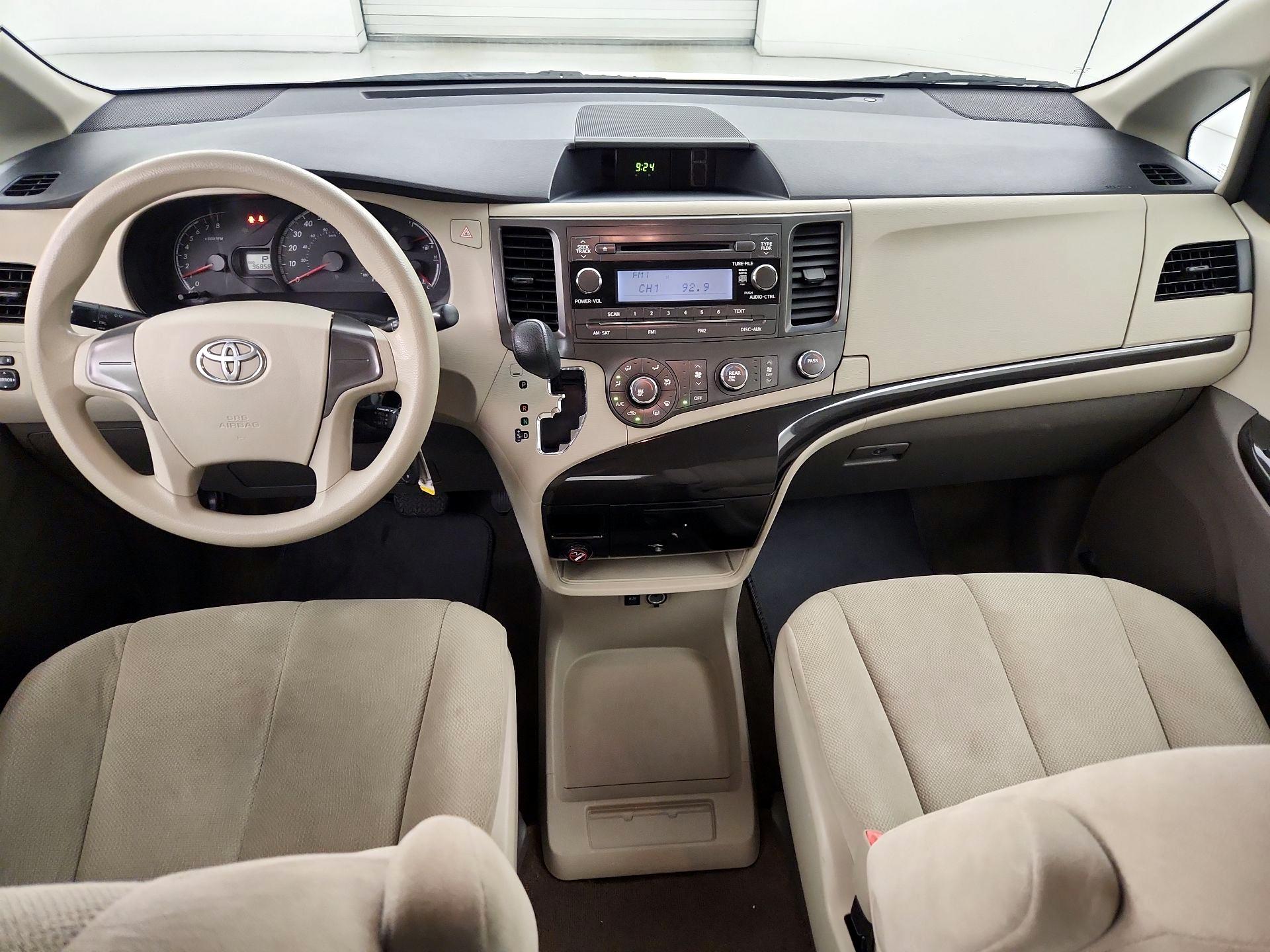 Thumbnail: 2014 Toyota Sienna - 9