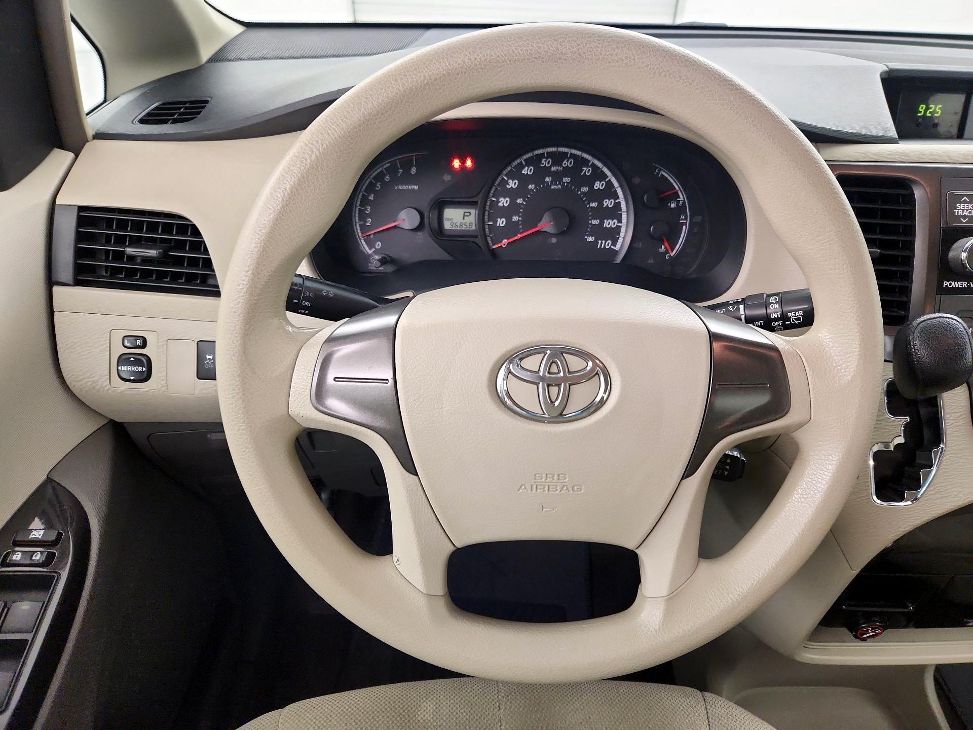 Thumbnail: 2014 Toyota Sienna - 10