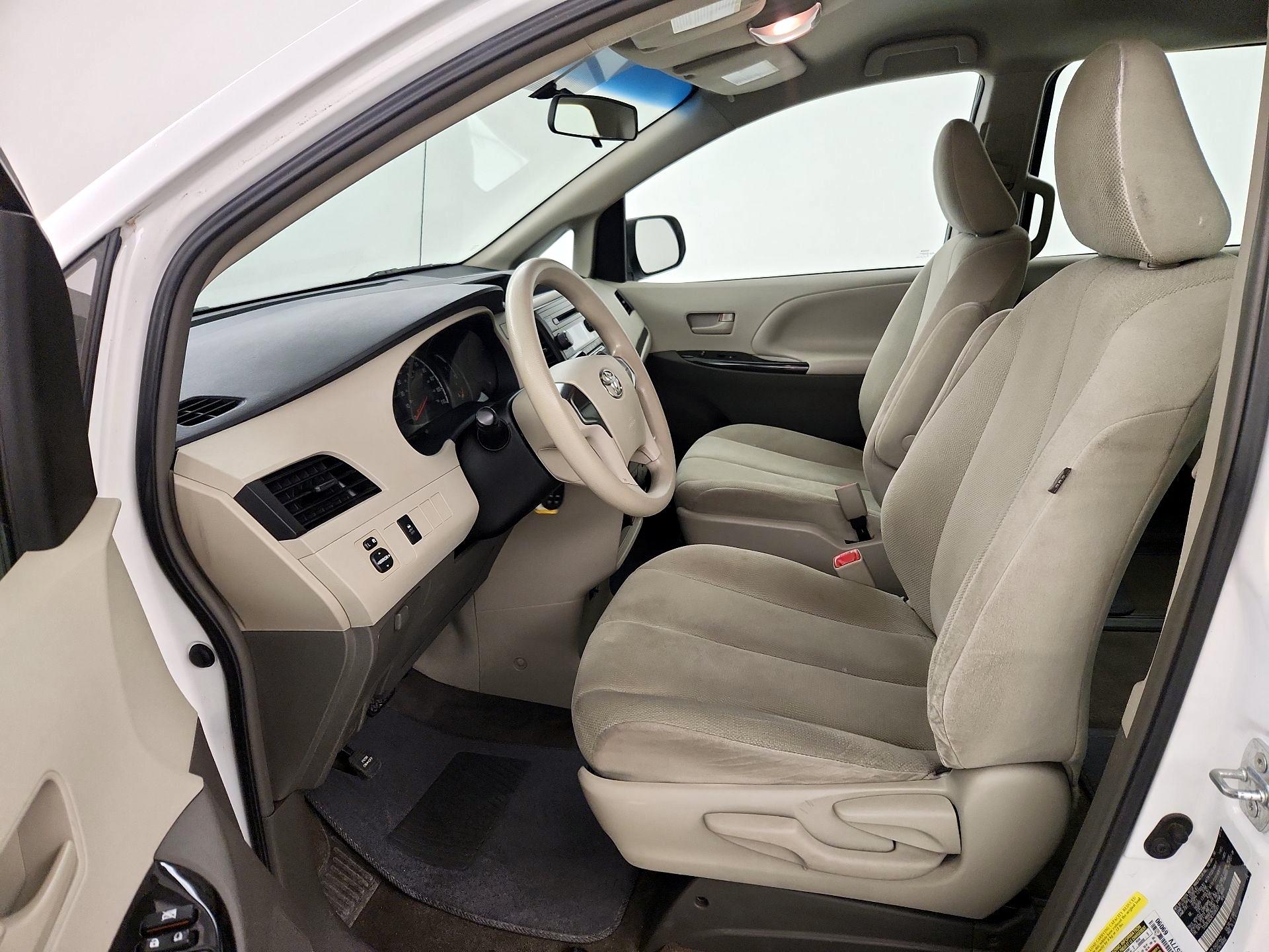 Thumbnail: 2014 Toyota Sienna - 11