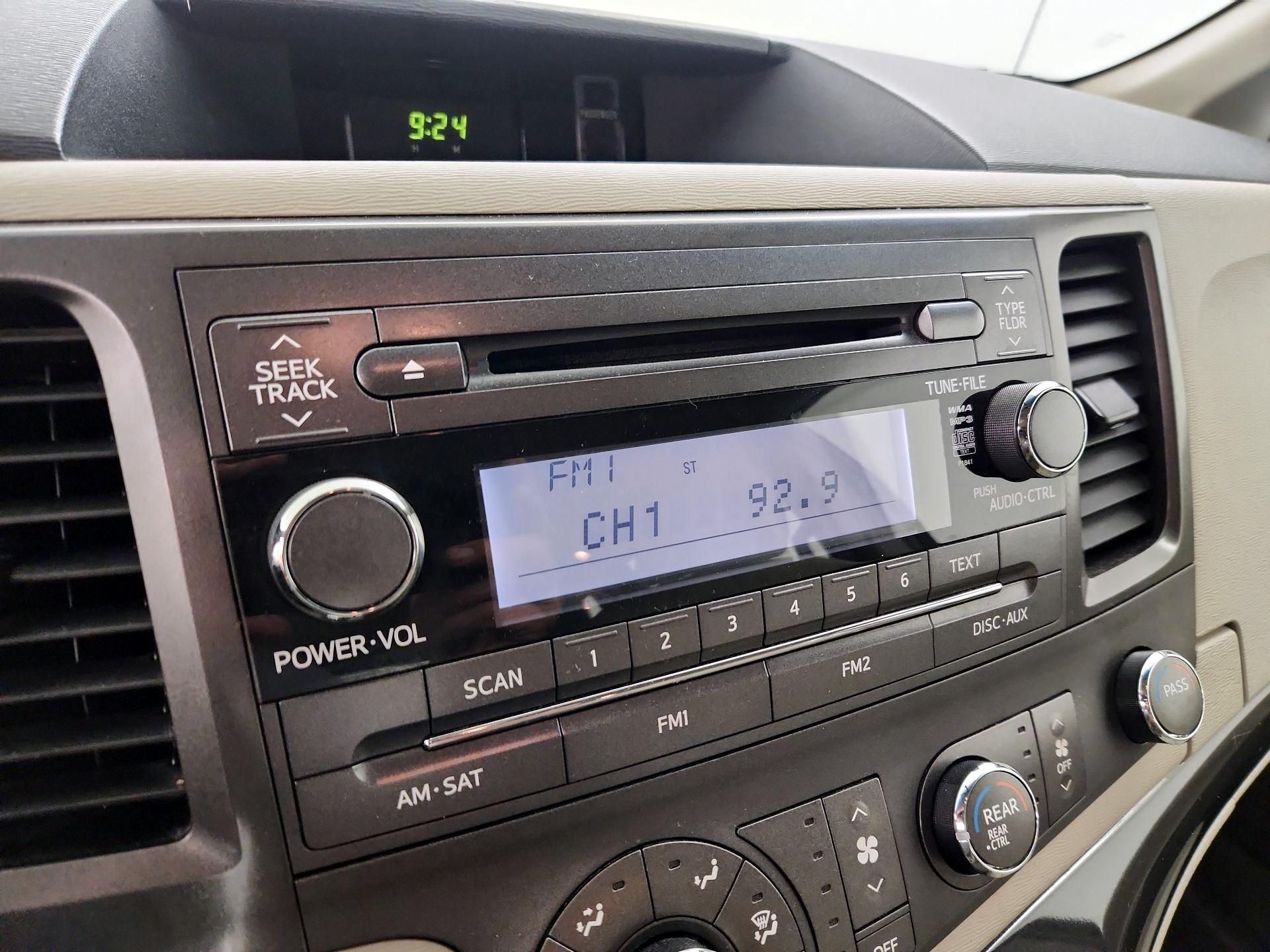 Thumbnail: 2014 Toyota Sienna - 14