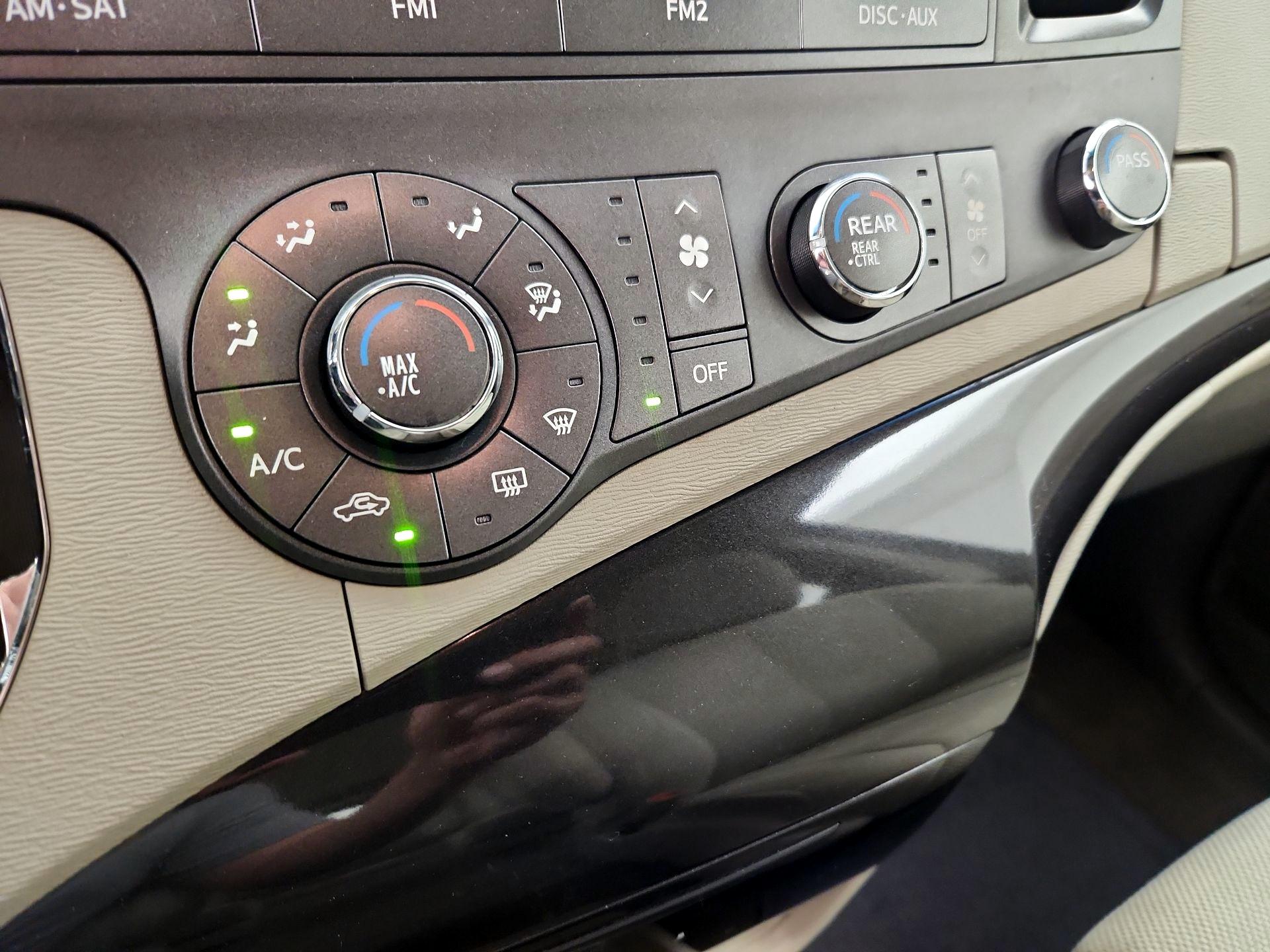 Thumbnail: 2014 Toyota Sienna - 15