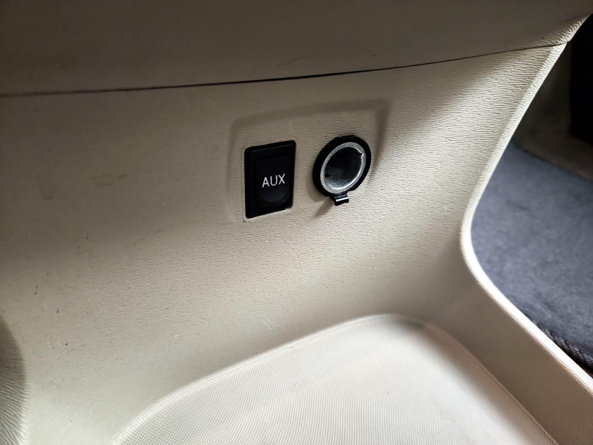 Thumbnail: 2014 Toyota Sienna - 17