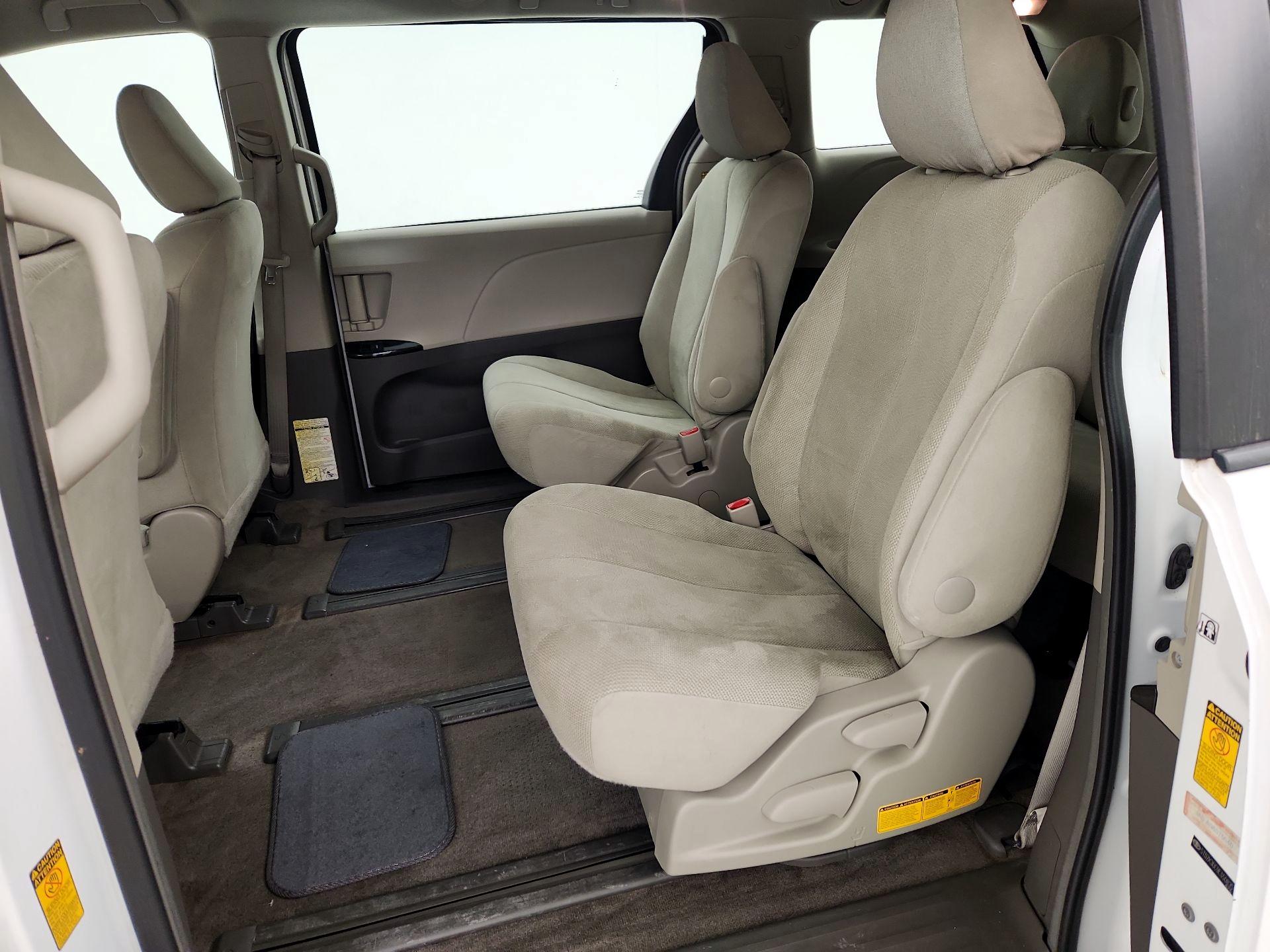 Thumbnail: 2014 Toyota Sienna - 18