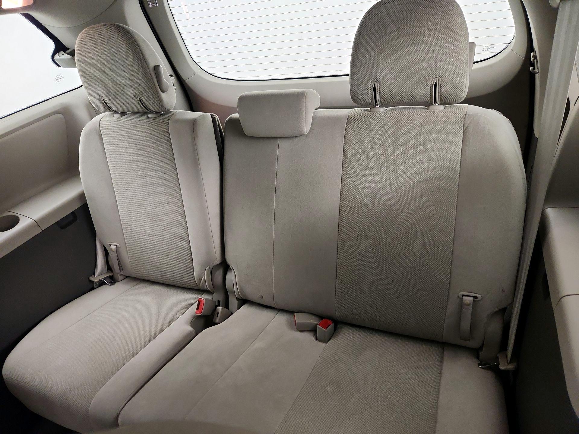 Thumbnail: 2014 Toyota Sienna - 19