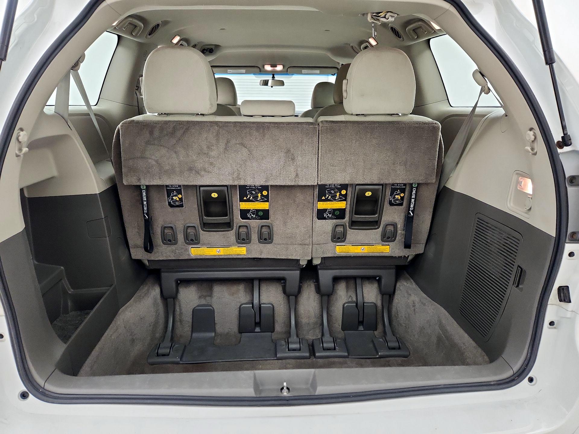 Thumbnail: 2014 Toyota Sienna - 20