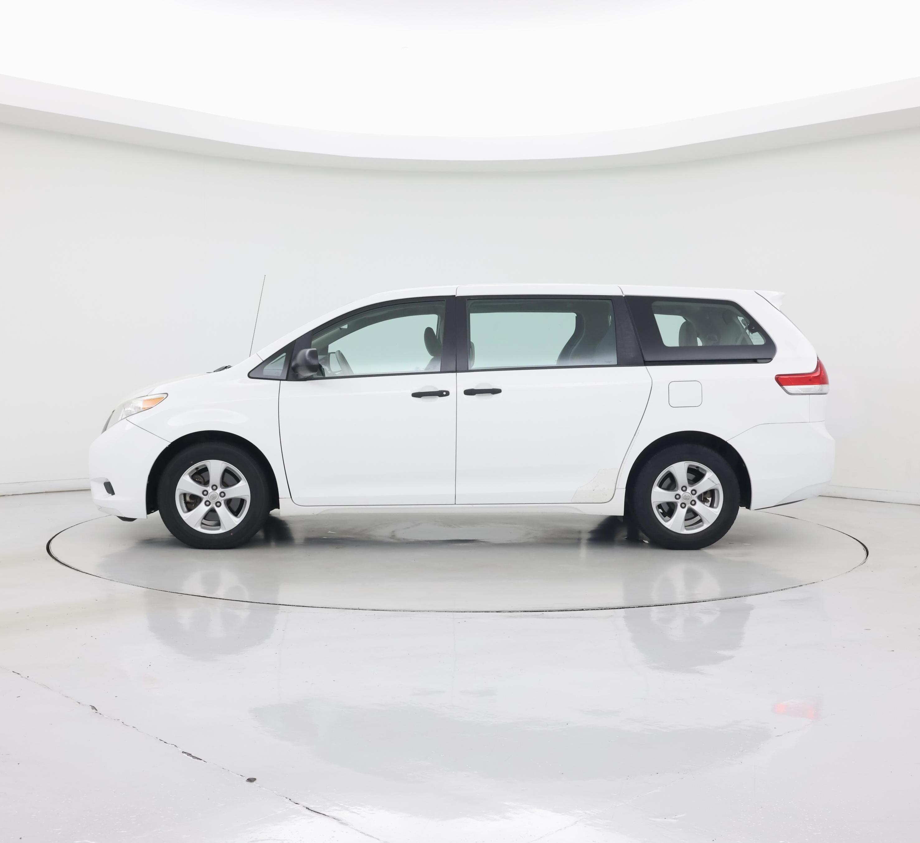Thumbnail: 2014 Toyota Sienna - 3