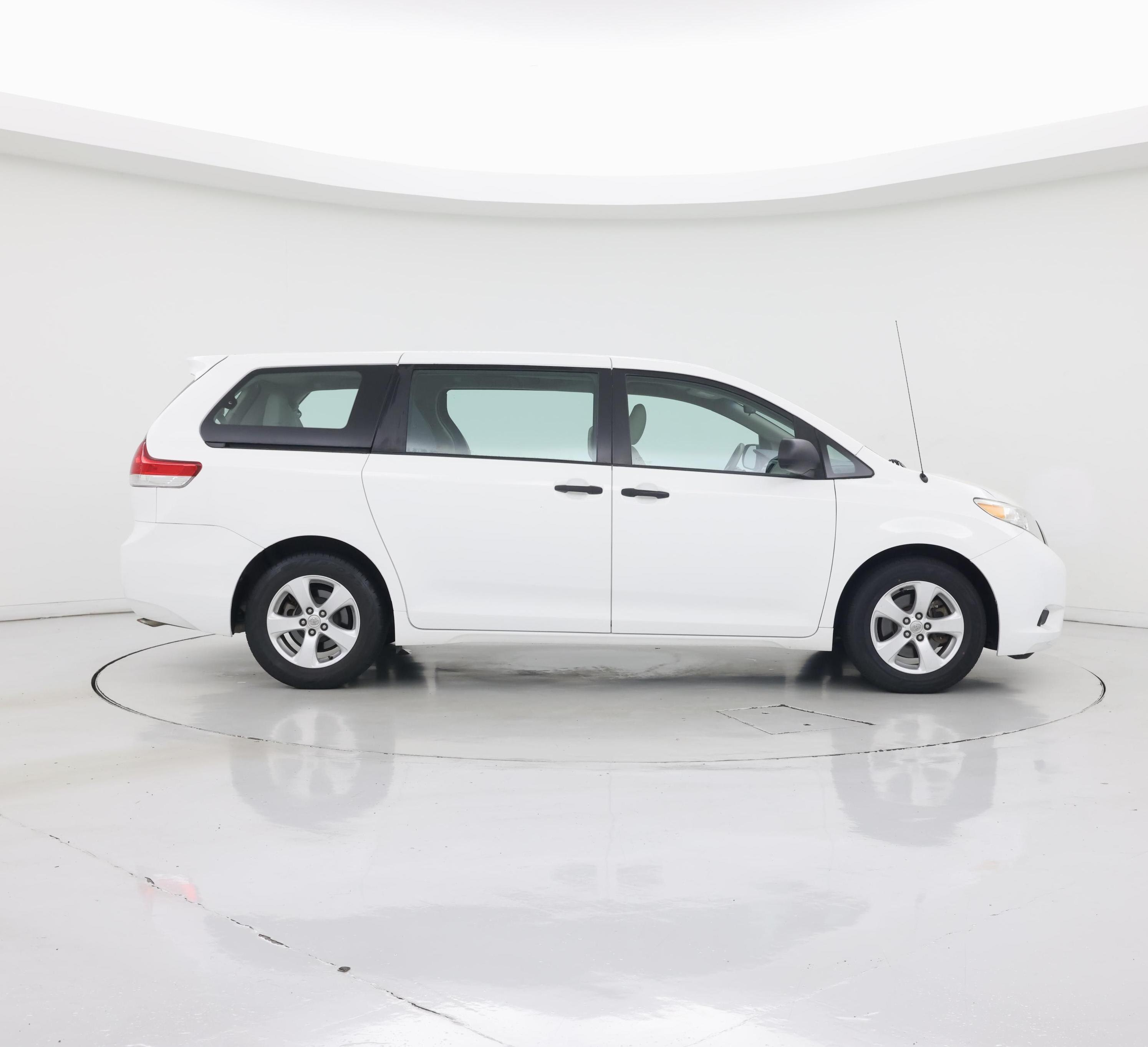 Thumbnail: 2014 Toyota Sienna - 7