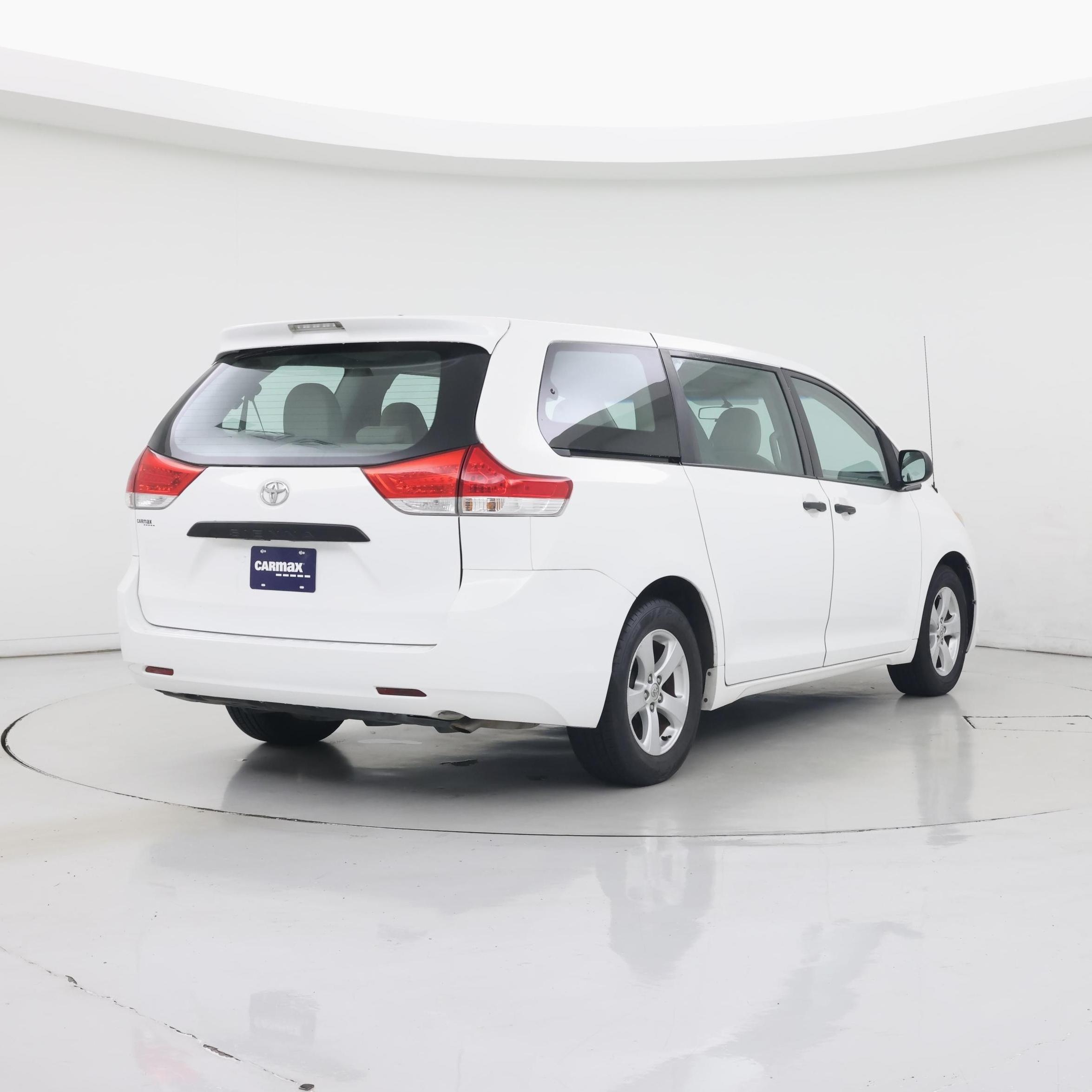 Thumbnail: 2014 Toyota Sienna - 8