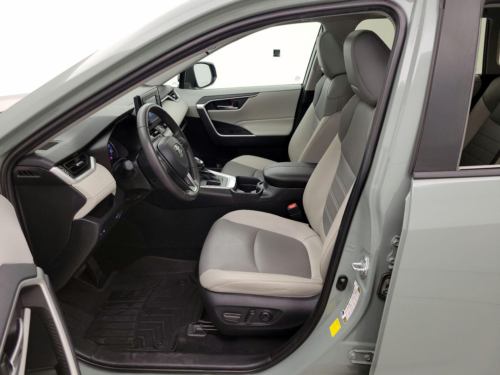 Thumbnail: 2019 Toyota RAV4 - 11