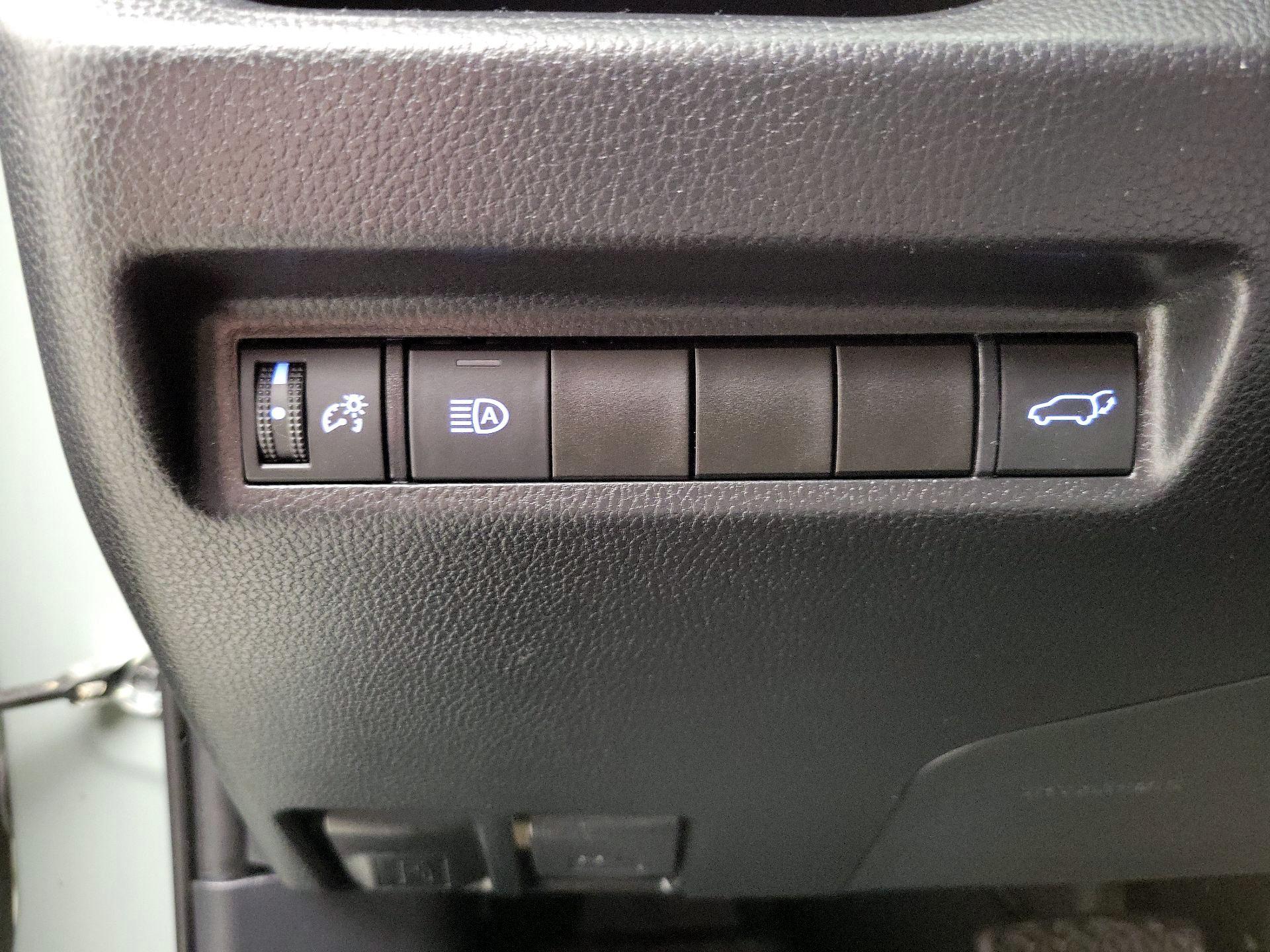 Thumbnail: 2019 Toyota RAV4 - 13