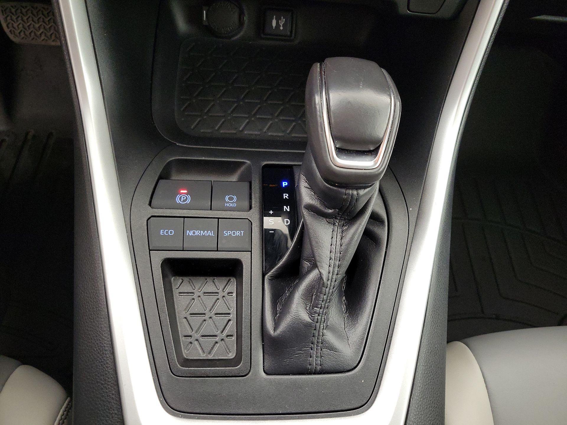 Thumbnail: 2019 Toyota RAV4 - 17