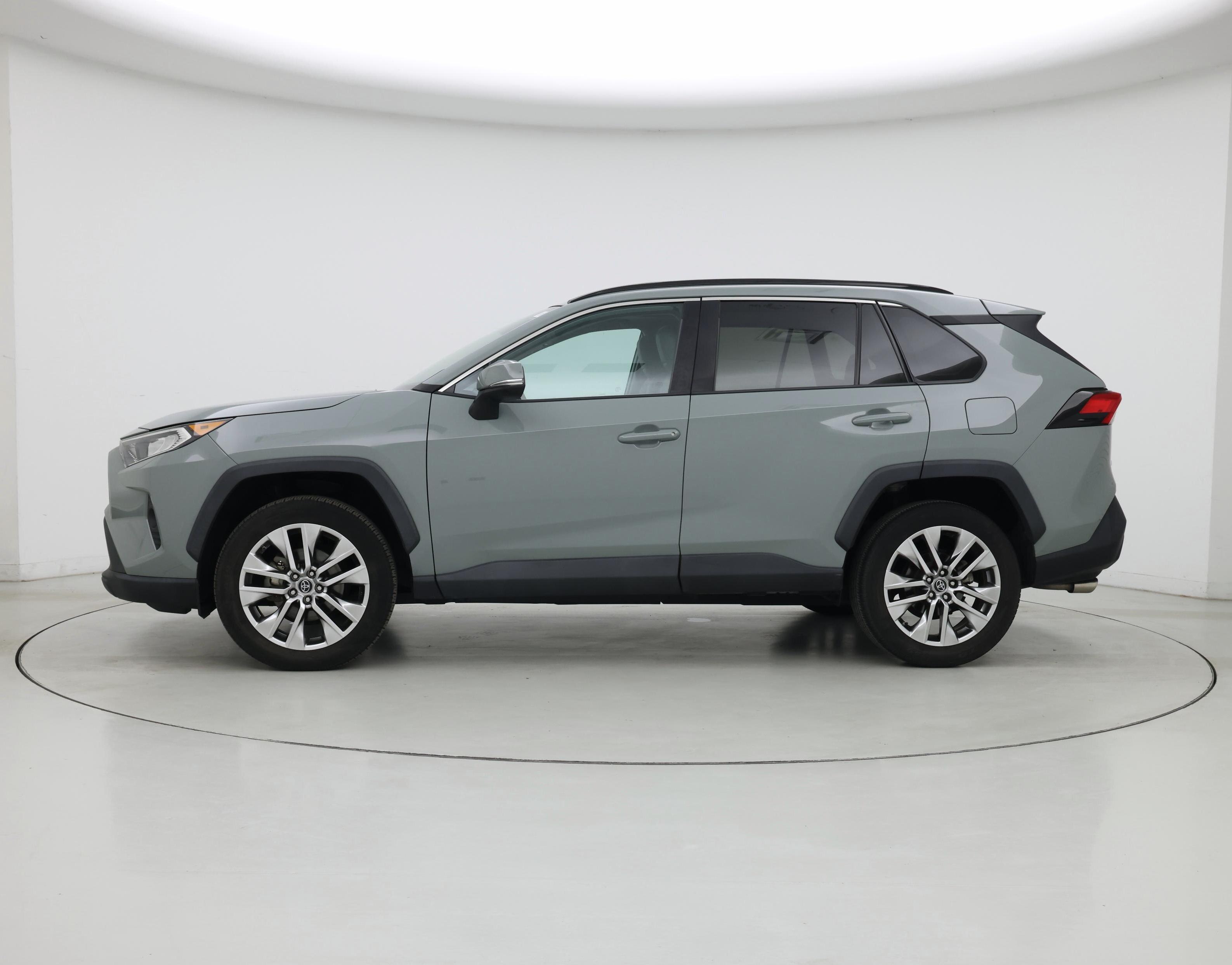 Thumbnail: 2019 Toyota RAV4 - 3