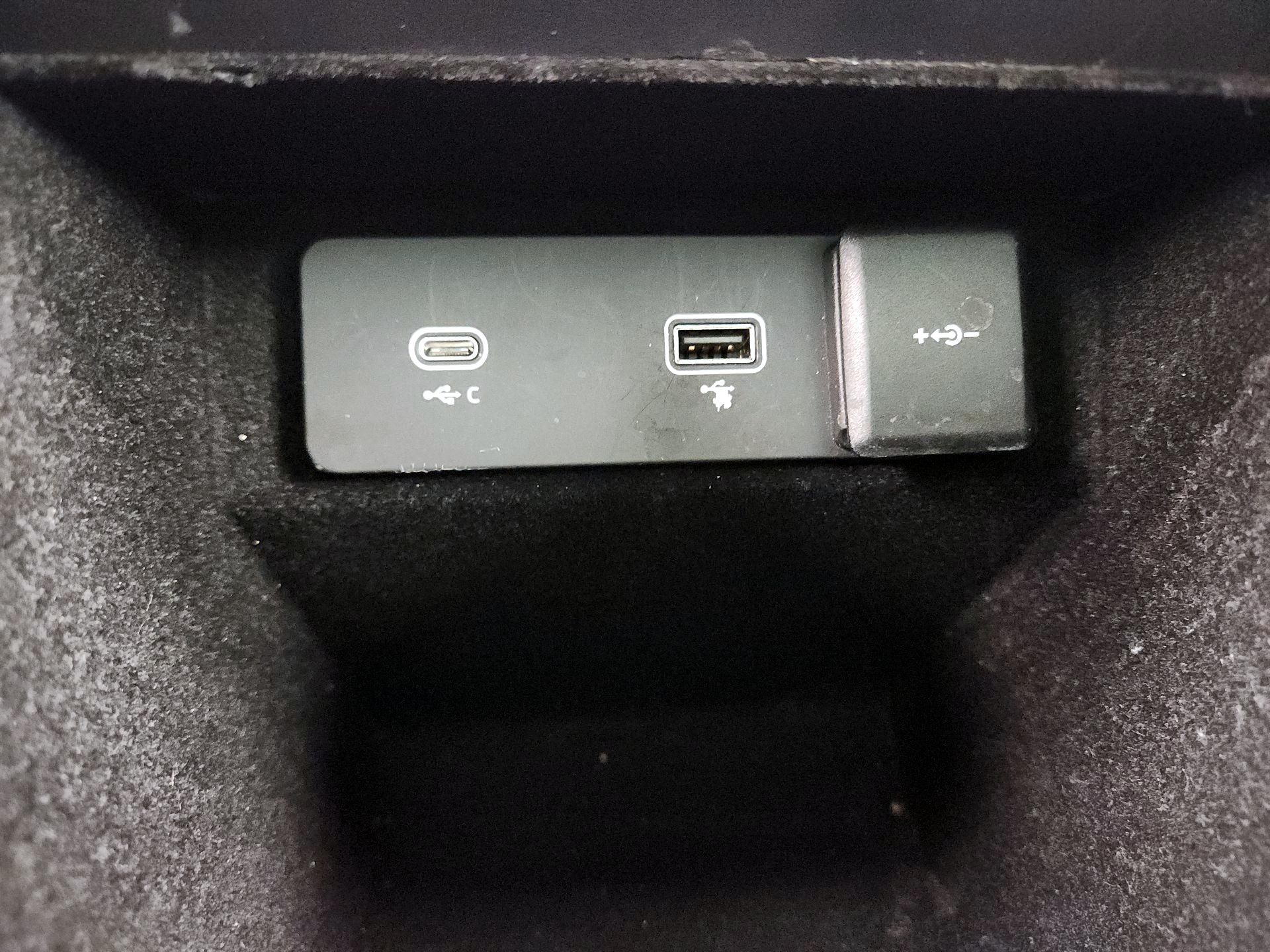 Thumbnail: 2021 Land Rover Range Rover Evoque - 19