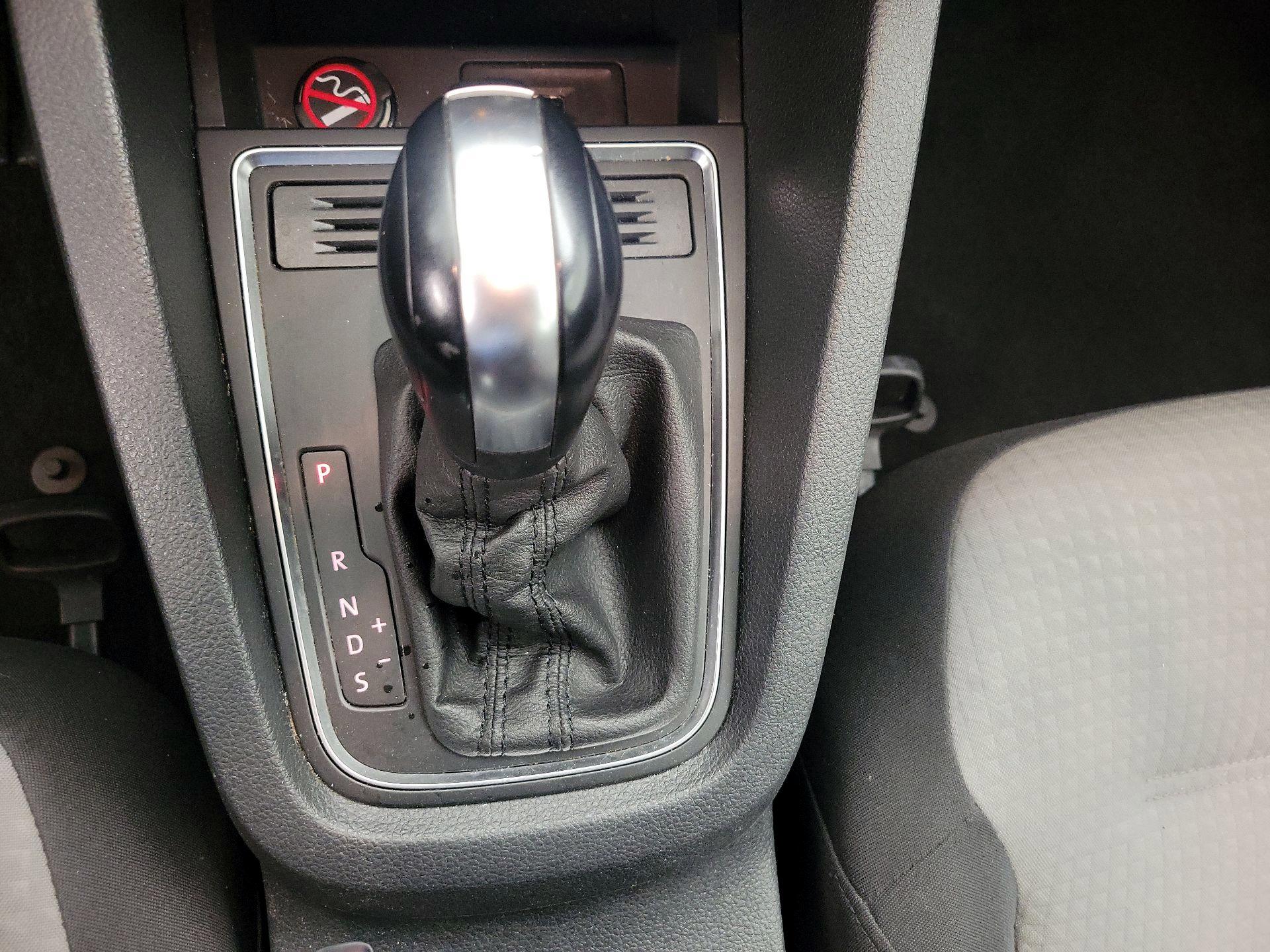 Thumbnail: 2017 Volkswagen Jetta - 17