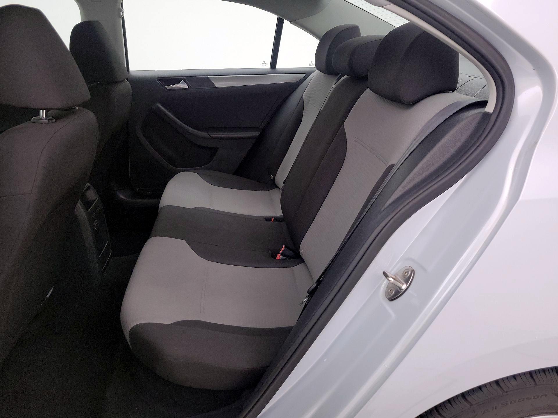 Thumbnail: 2017 Volkswagen Jetta - 19