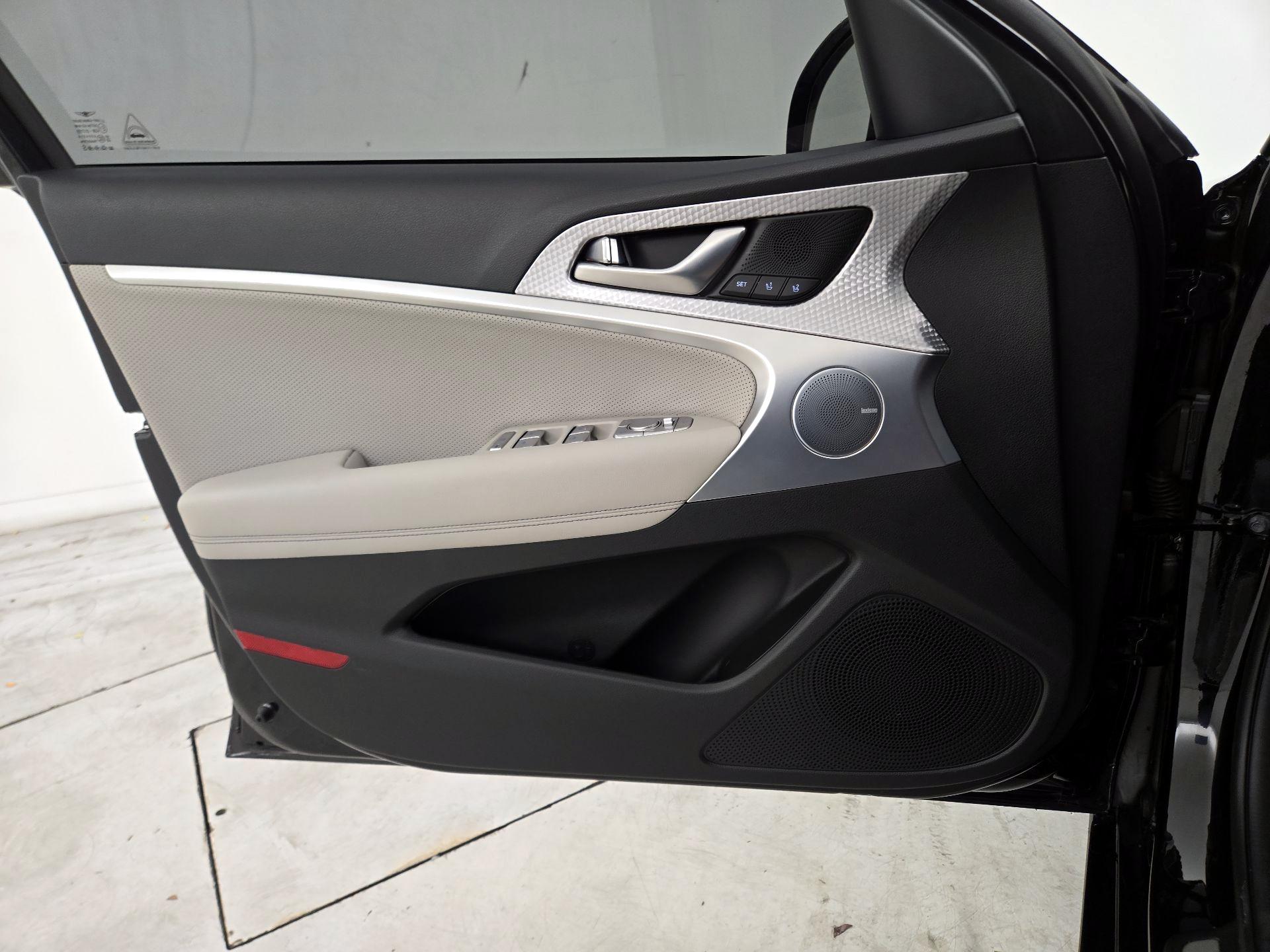 Thumbnail: 2023 Genesis G70 - 12