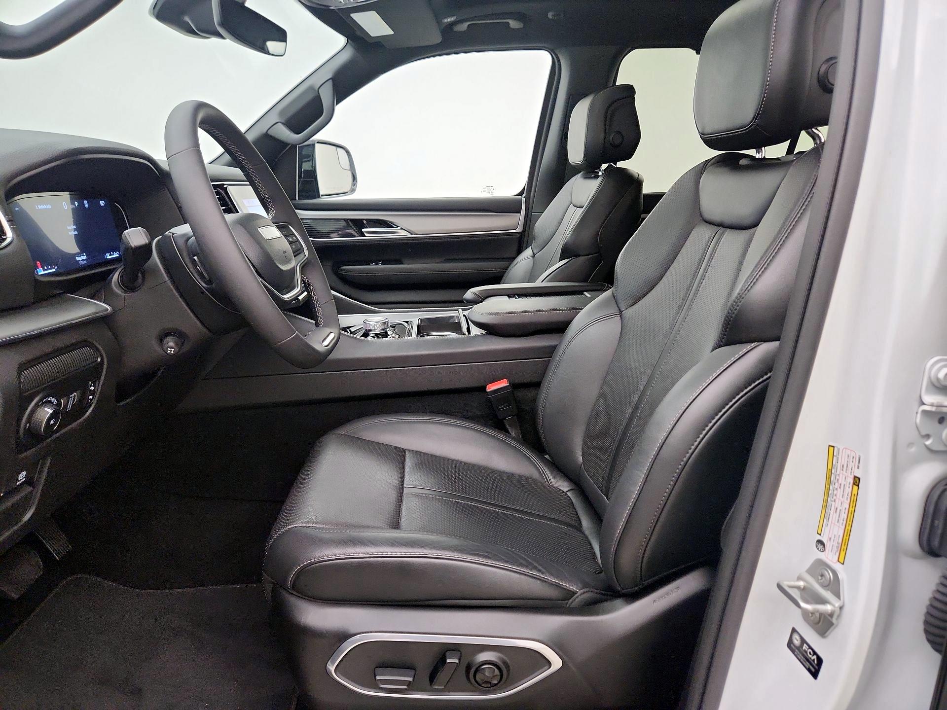 Thumbnail: 2024 Jeep Wagoneer - 11