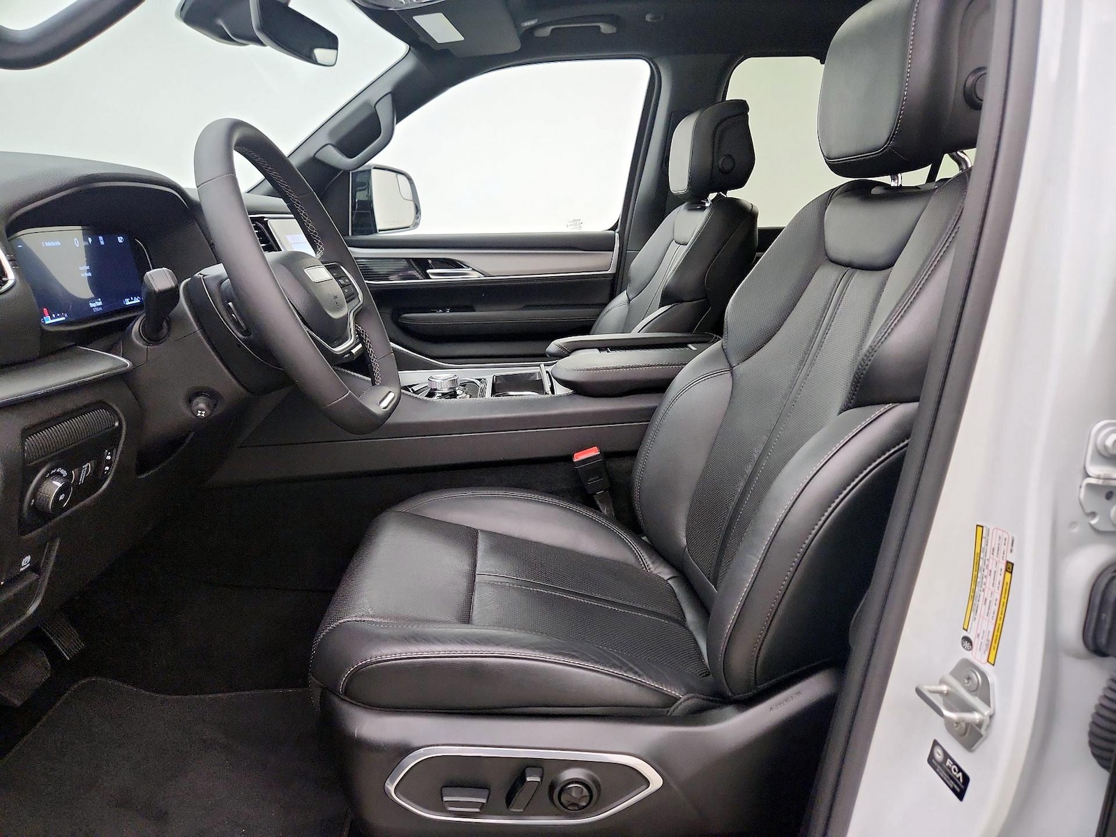 2024 Jeep Wagoneer Series II - Photo 12