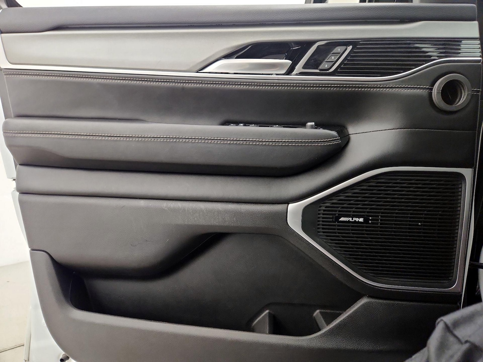 2024 Jeep Wagoneer Series II - Photo 13